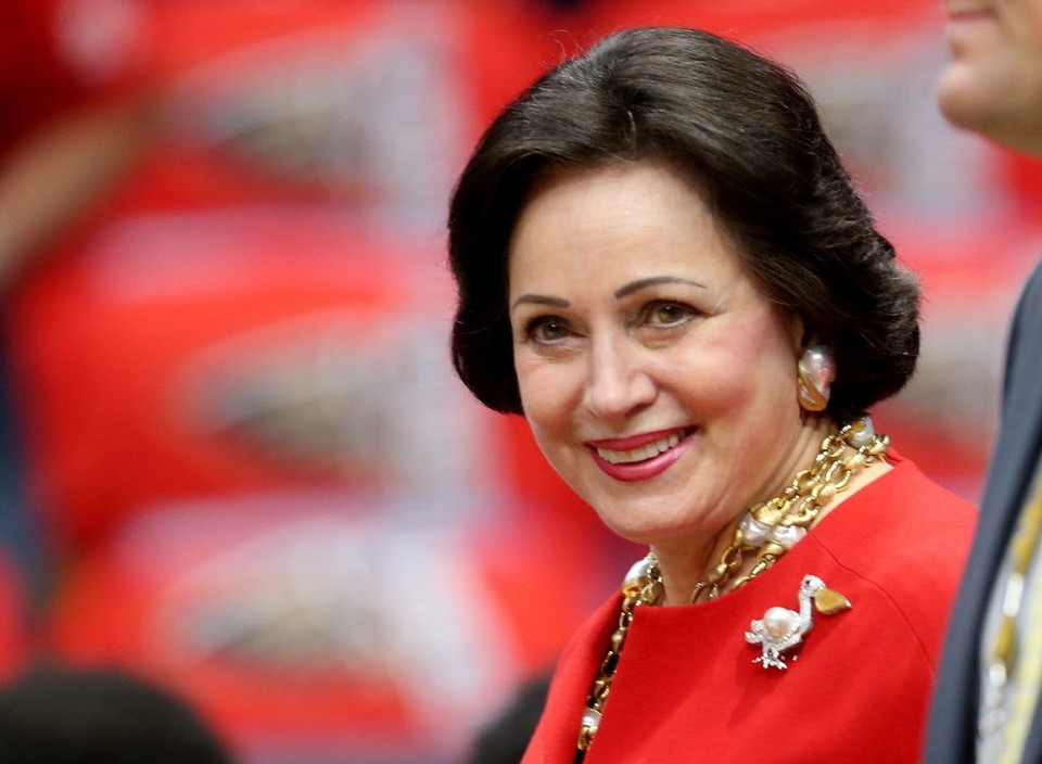 Gayle Benson accepts New Orleans Sports Hall of Fame honor for late