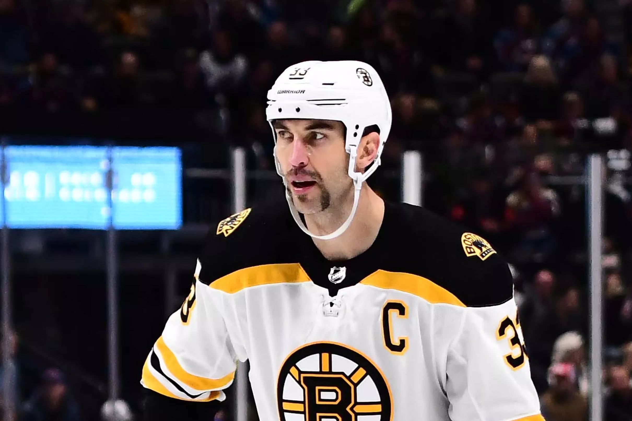 Zdeno Chara left last night’s game early with ugly knee injury
