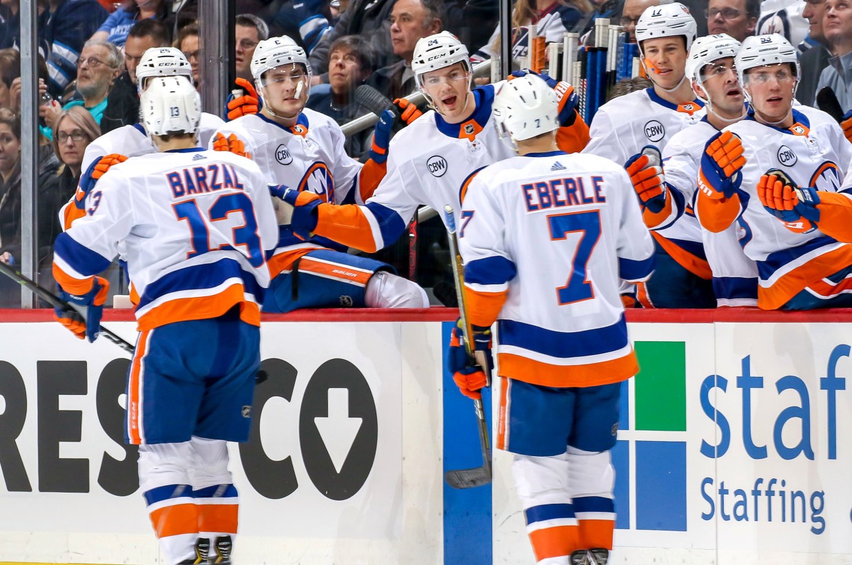 Islanders Score Two Goals In Final Minutes To Storm Past Jets