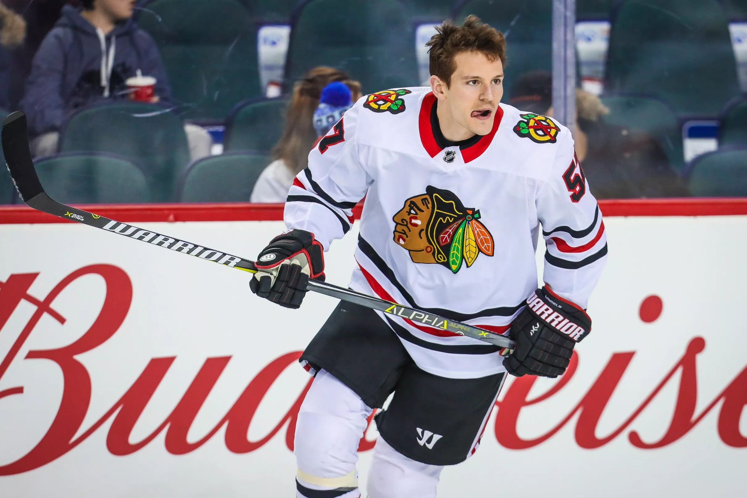 Blackhawks trade Tommy Wingels to Bruins for draft pick, per report