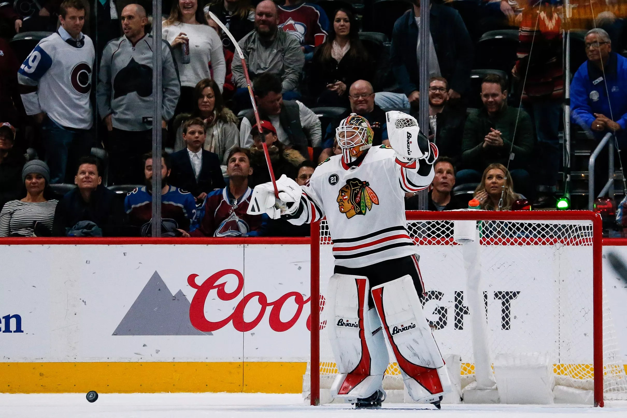 Blackhawks Win 3rd Straight With 2-1 Victory Over Avalanche