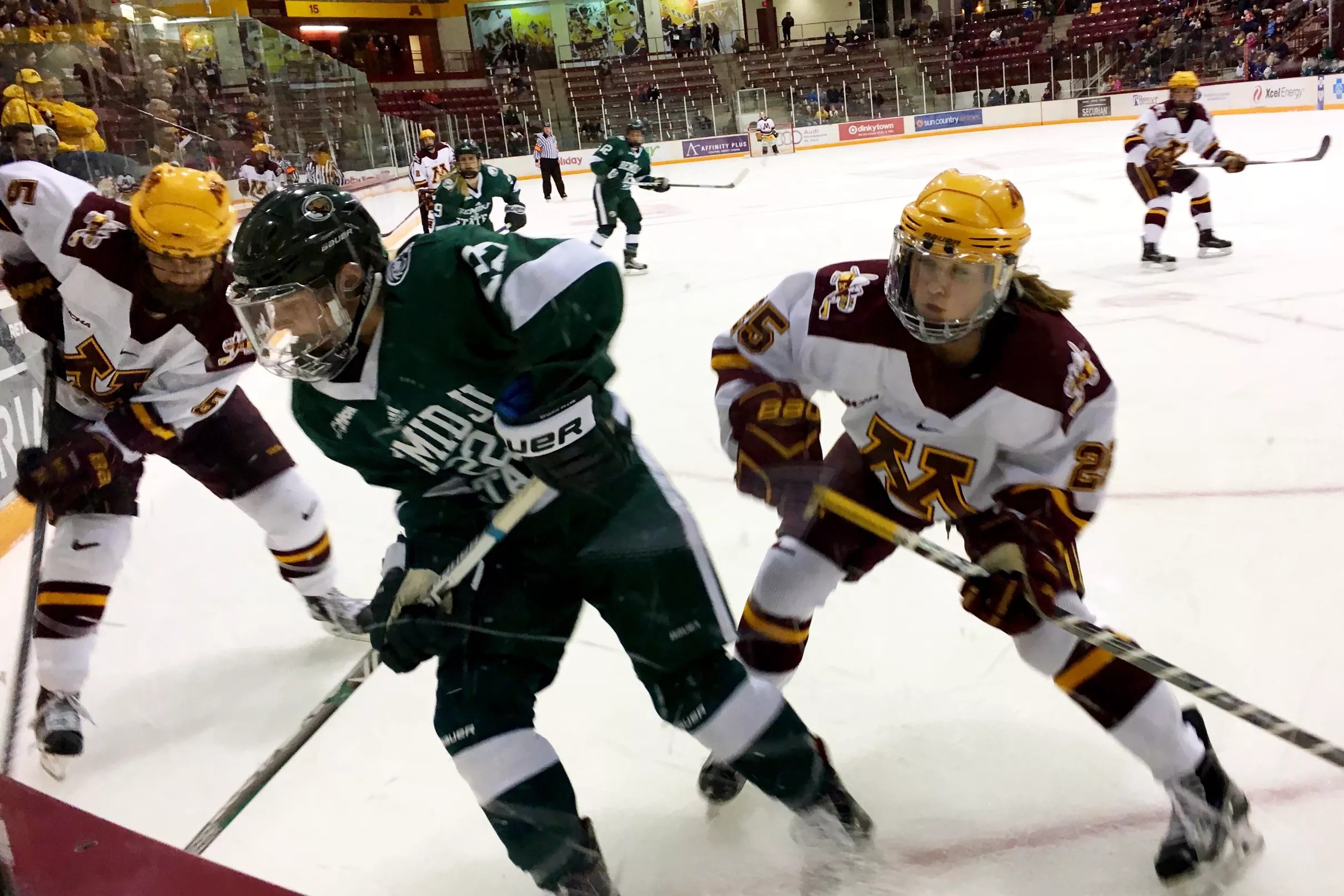 Gopher Women Best Beavers with Sweep, WCHA Regular Season Champs