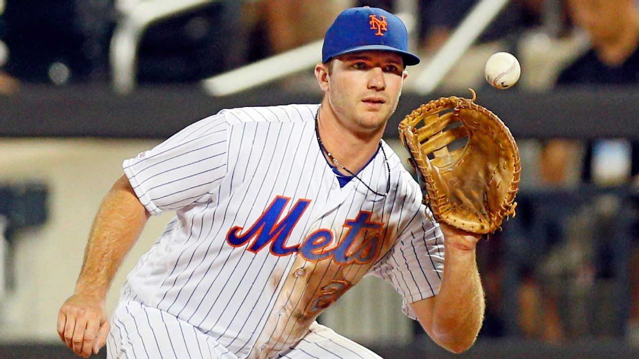 Los Angeles, United States. 05th June, 2022. New York Mets first baseman Pete  Alonso (20) watches from the dugout during a MLB baseball game against the  Los Angeles Dodgers, Sunday, June 5