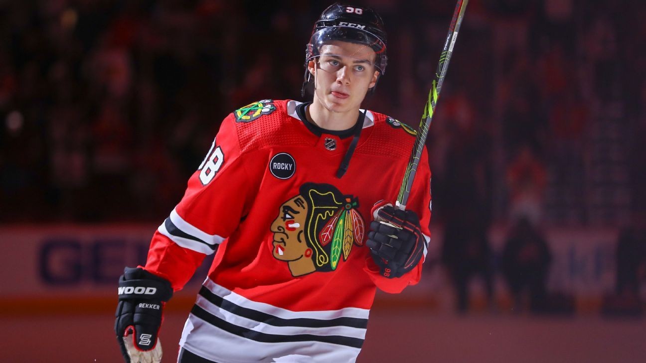 Blackhawks' Bedard impresses with 2 assists in preseason debut