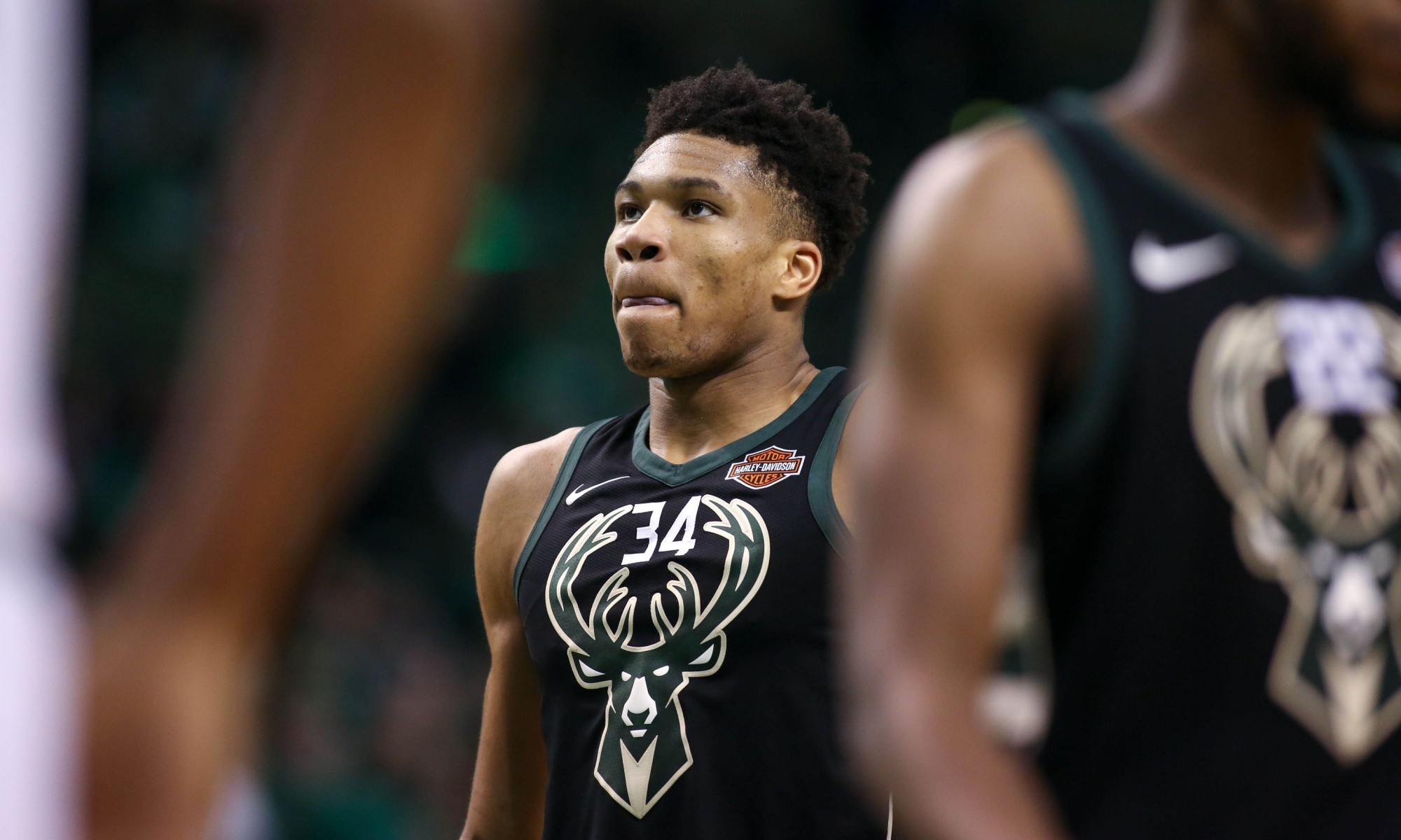 Everyone count to 10 (& beyond) during Giannis free throws