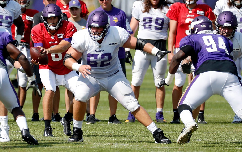 Former Vikings guard Nick Easton agrees to contract with New Orleans Saints