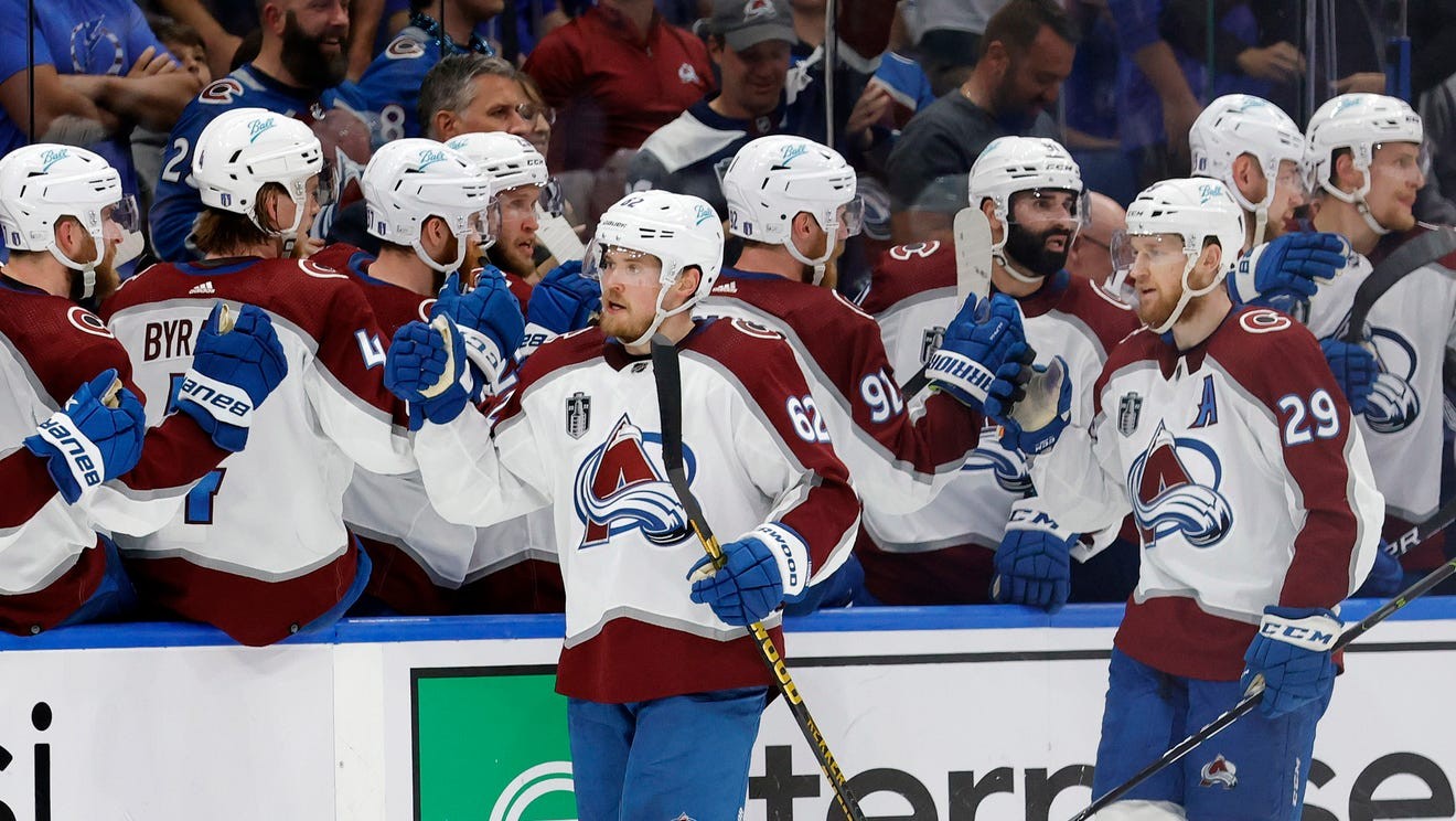 Avalanche End Lightnings Reign Win Stanley Cup For First Time Since 2001 