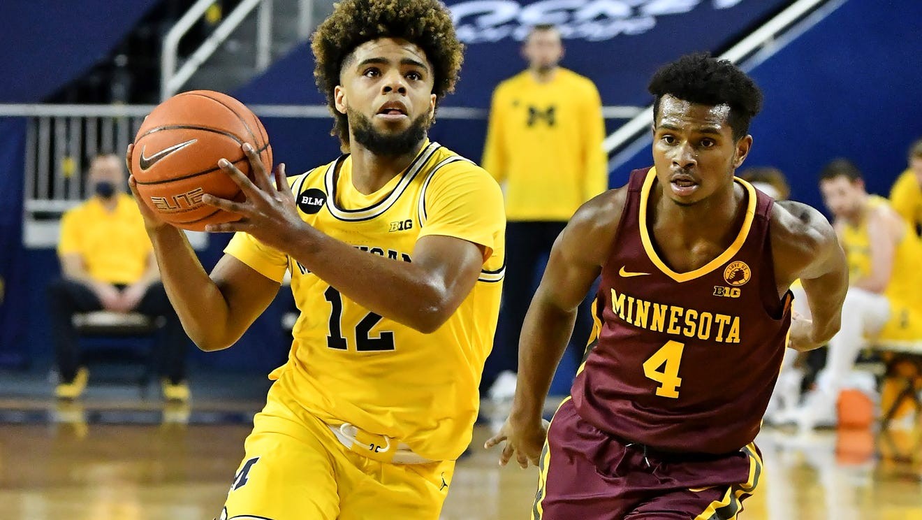 michigan-blows-out-16th-ranked-minnesota-82-57