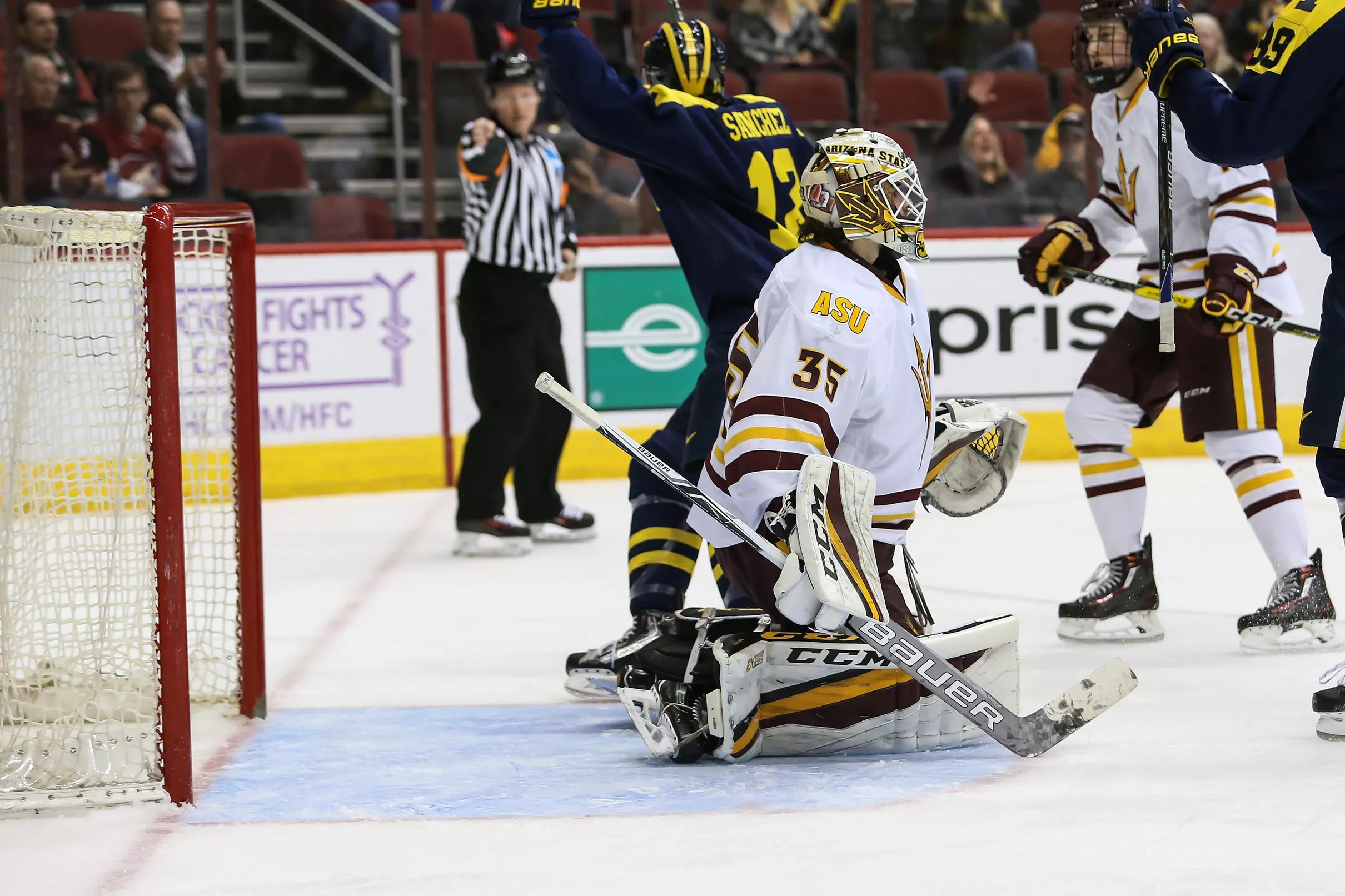 Michigan Hockey Dominates No 15 Arizona State In Opening Weekend