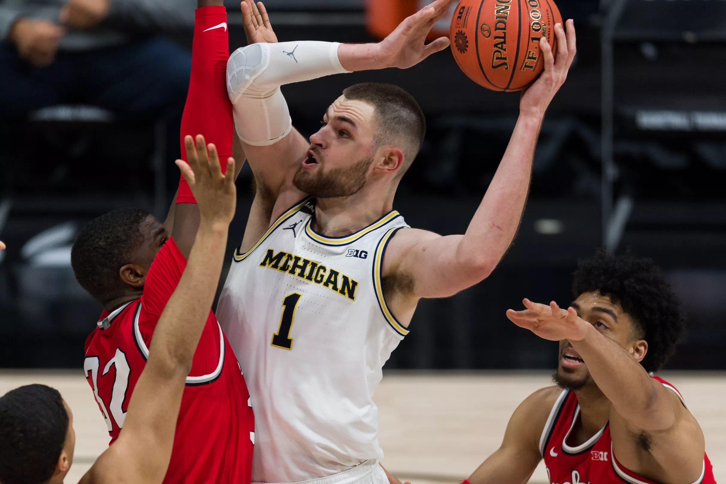 Hunter Dickinson named secondteam AP AllAmerican