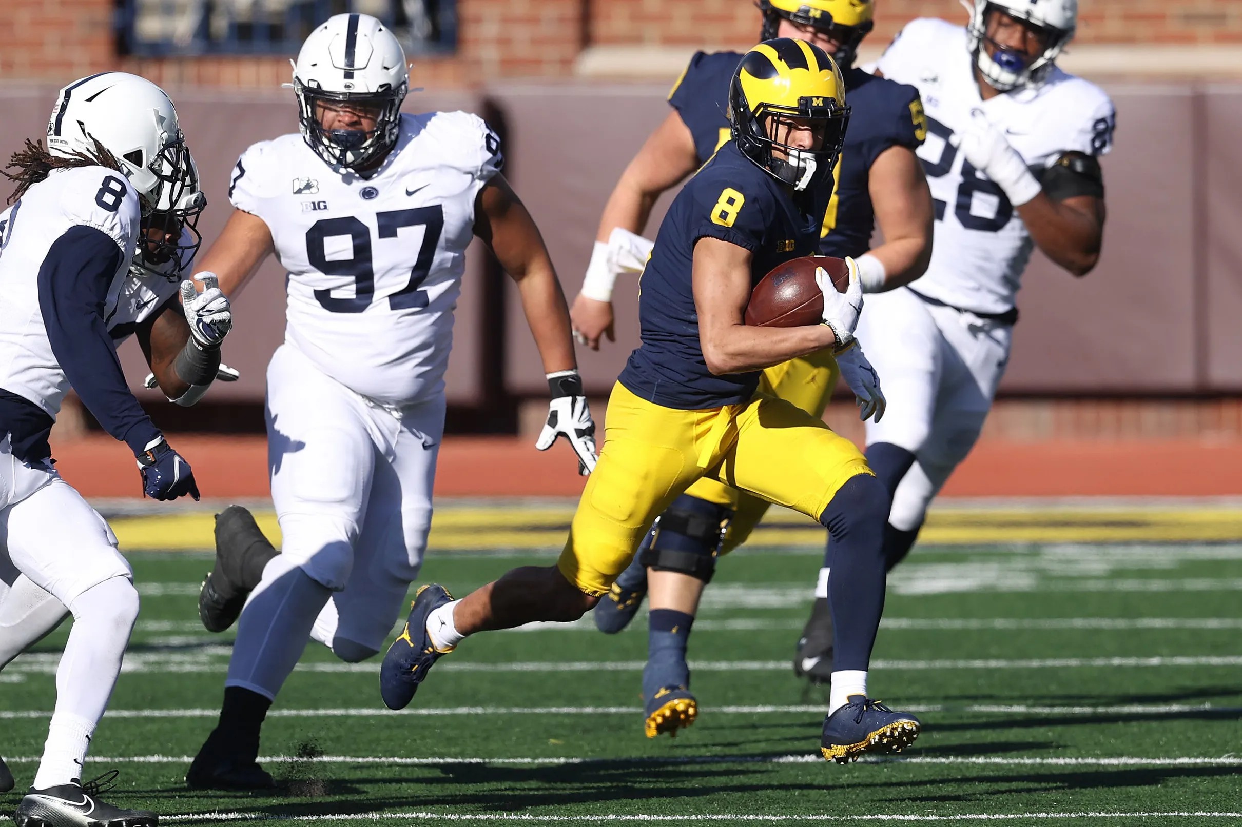 Scouting new Michigan commit, 2023 three-star WR Fredrick Moore