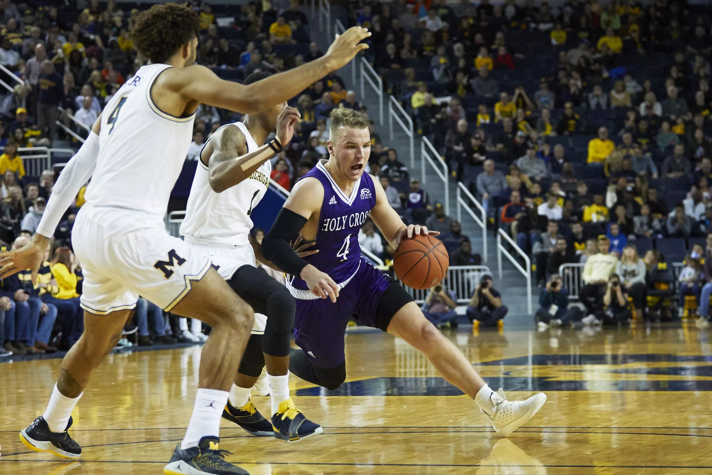 Michigan Men’s Basketball downs Holy Cross in second game of 2018-19
