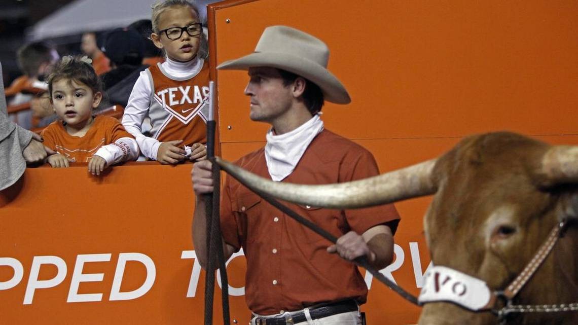 Texas Can Secure Big 12 Title Game Bid Vs Kansas Why Cant Bevo Go Into The Stadium 1497