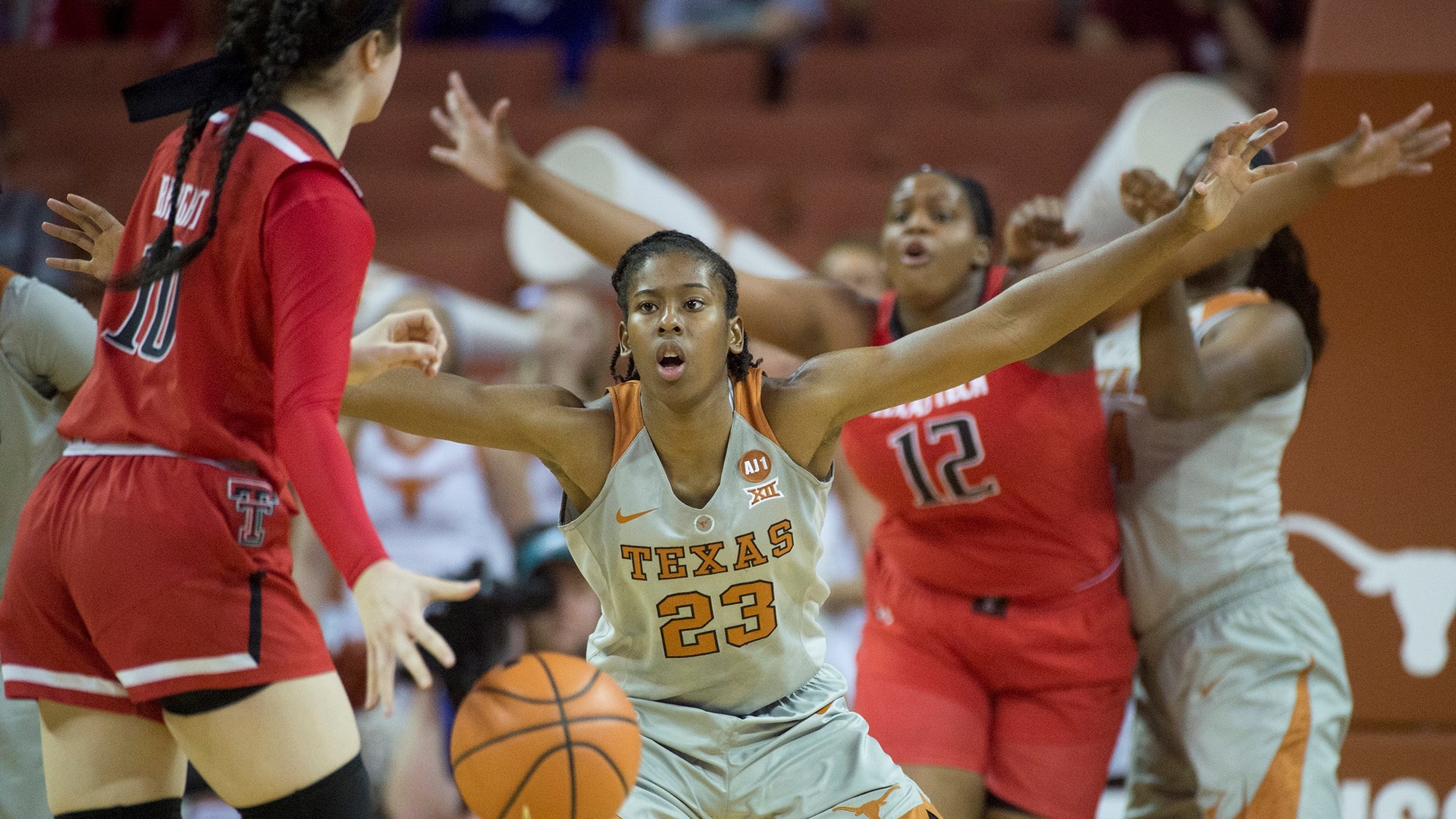 No 6 Women S Basketball Claims Victory In 100th Meeting With Texas