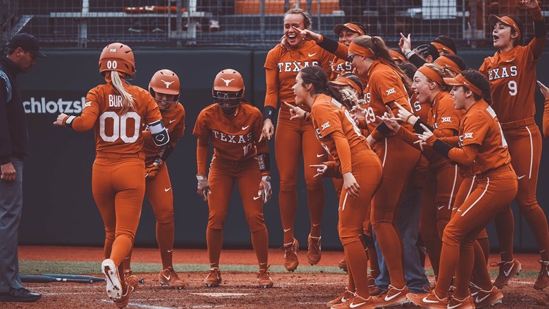 No 11 Softball Blasts Past Sam Houston State 9 1 5 Inn 