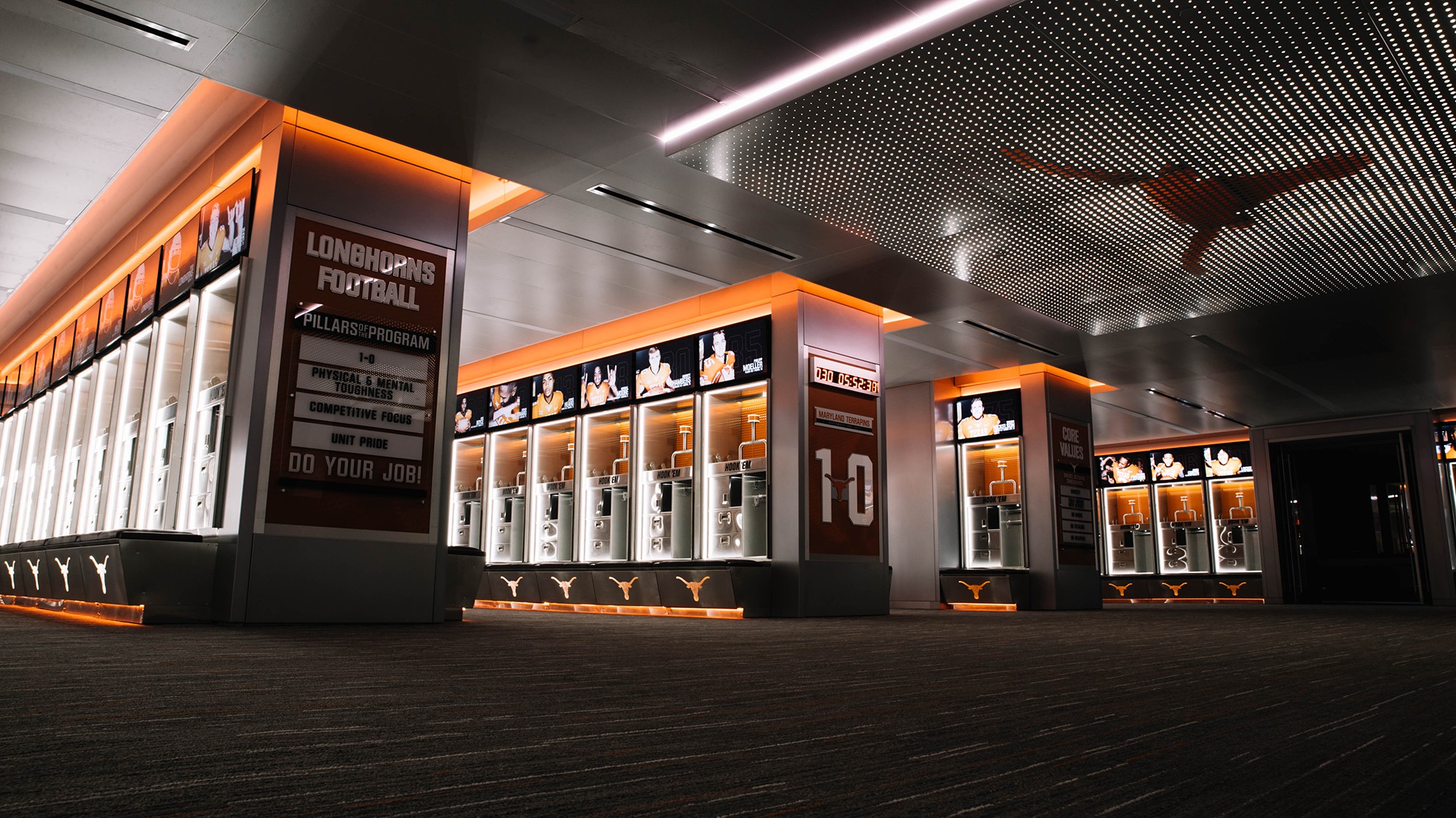 Video Texas Football Locker Room Reveal [August 4, 2017]