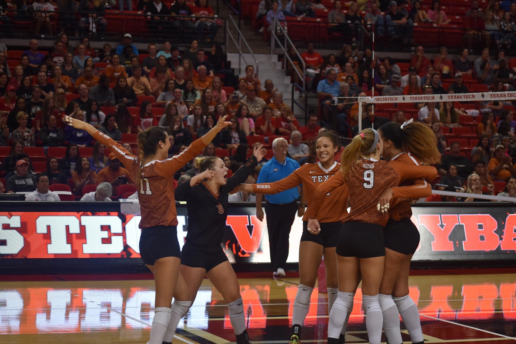 No 3 Volleyball Defeats Texas Tech In Lubbock 3 0