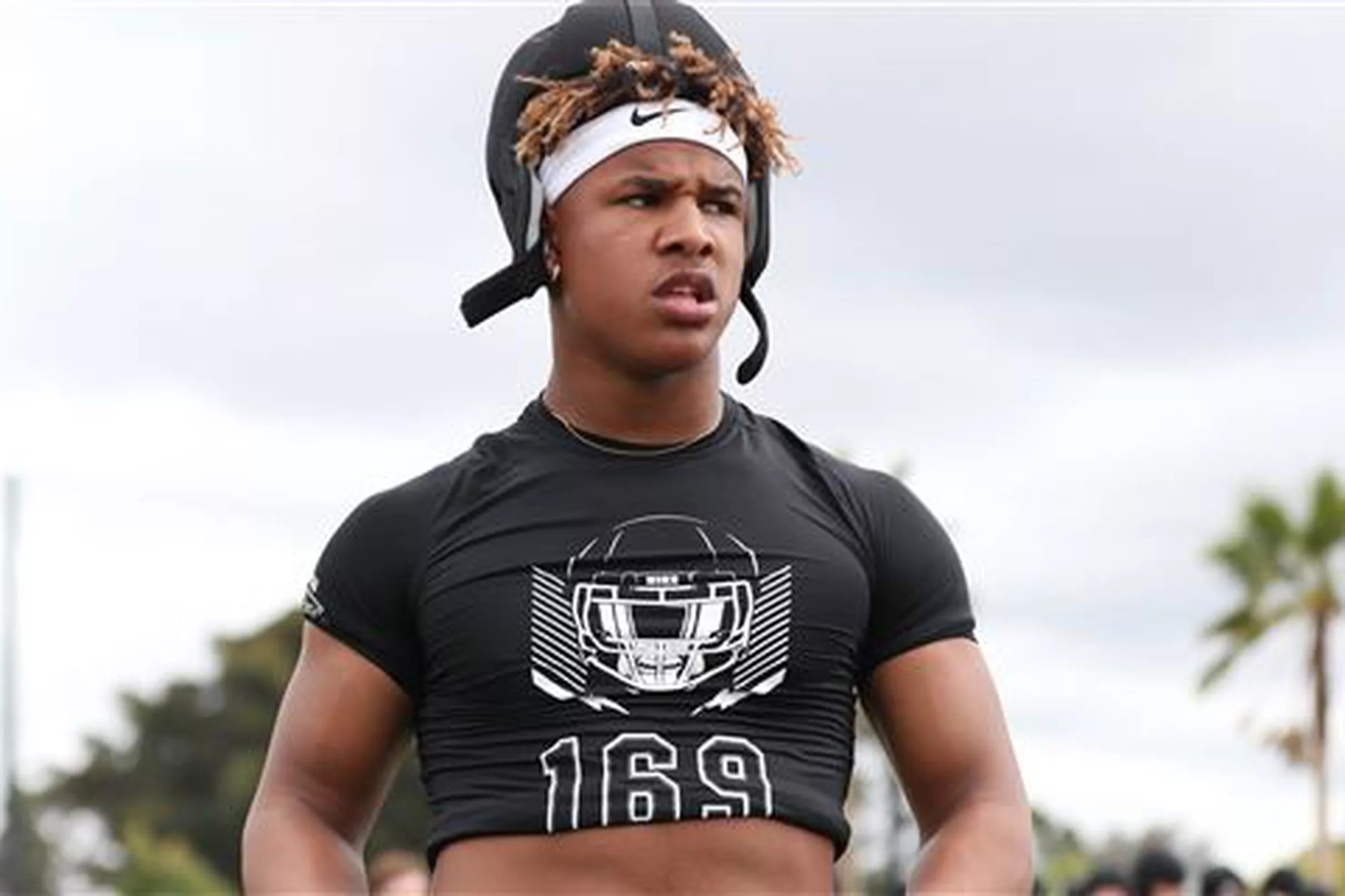 Texas makes the top 12 for No. 3 prospect Justin Flowe