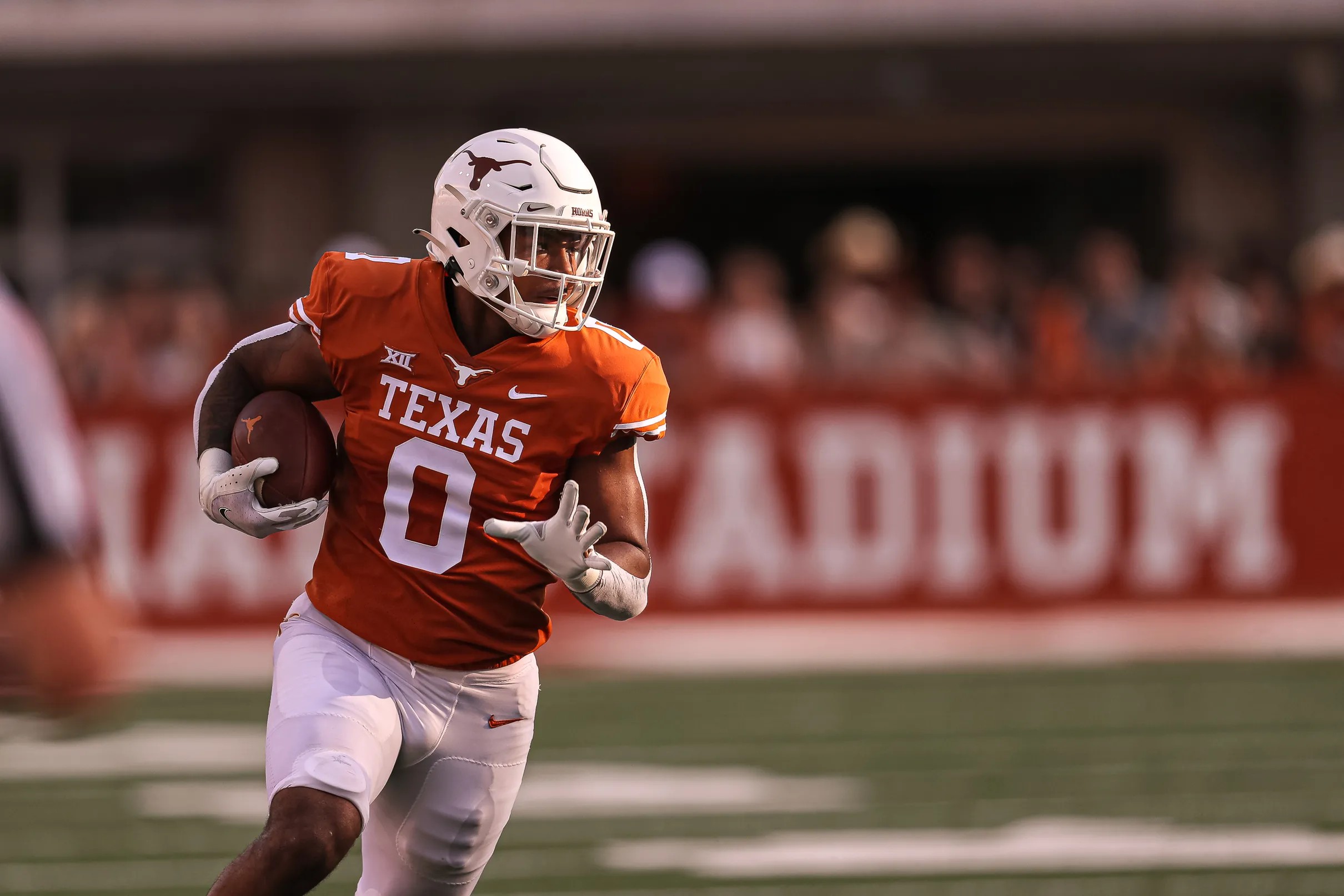 Texas Te Jatavion Sanders One Of Teams Most Improved Players