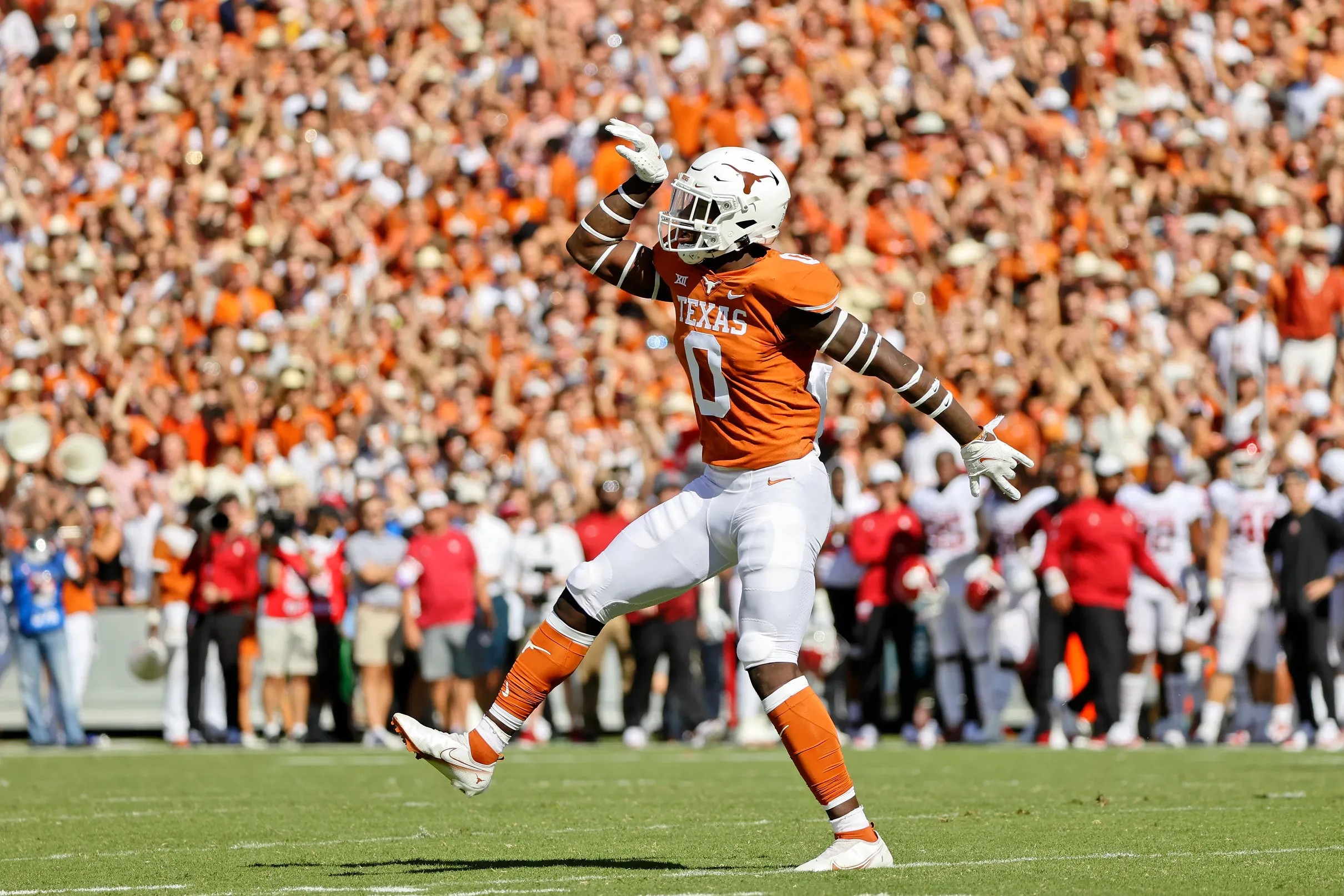 Texas LB DeMarvion Overshown Is Back At Practice