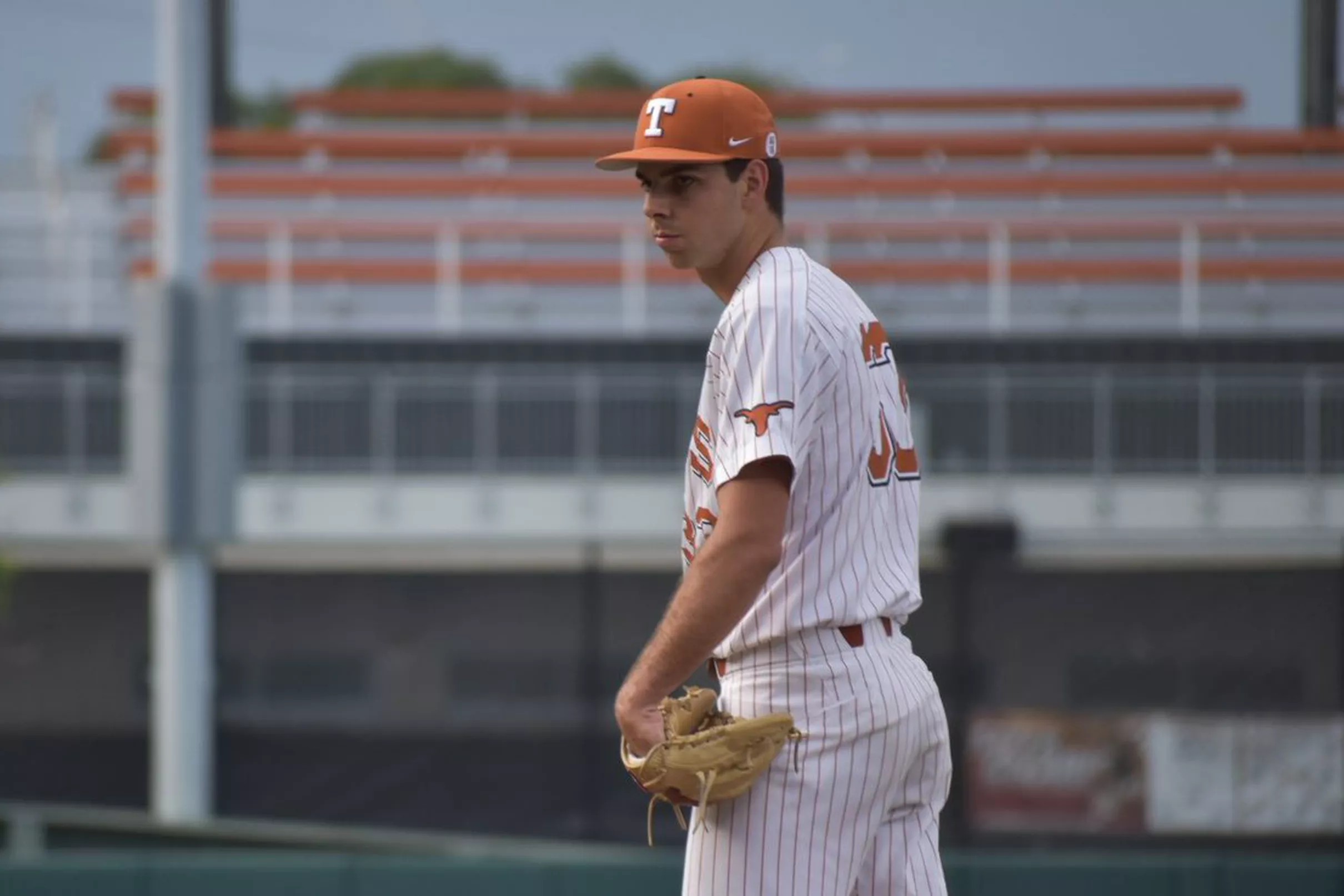 No. 17 Texas baseball outlasts lightning delay in 62 victory over