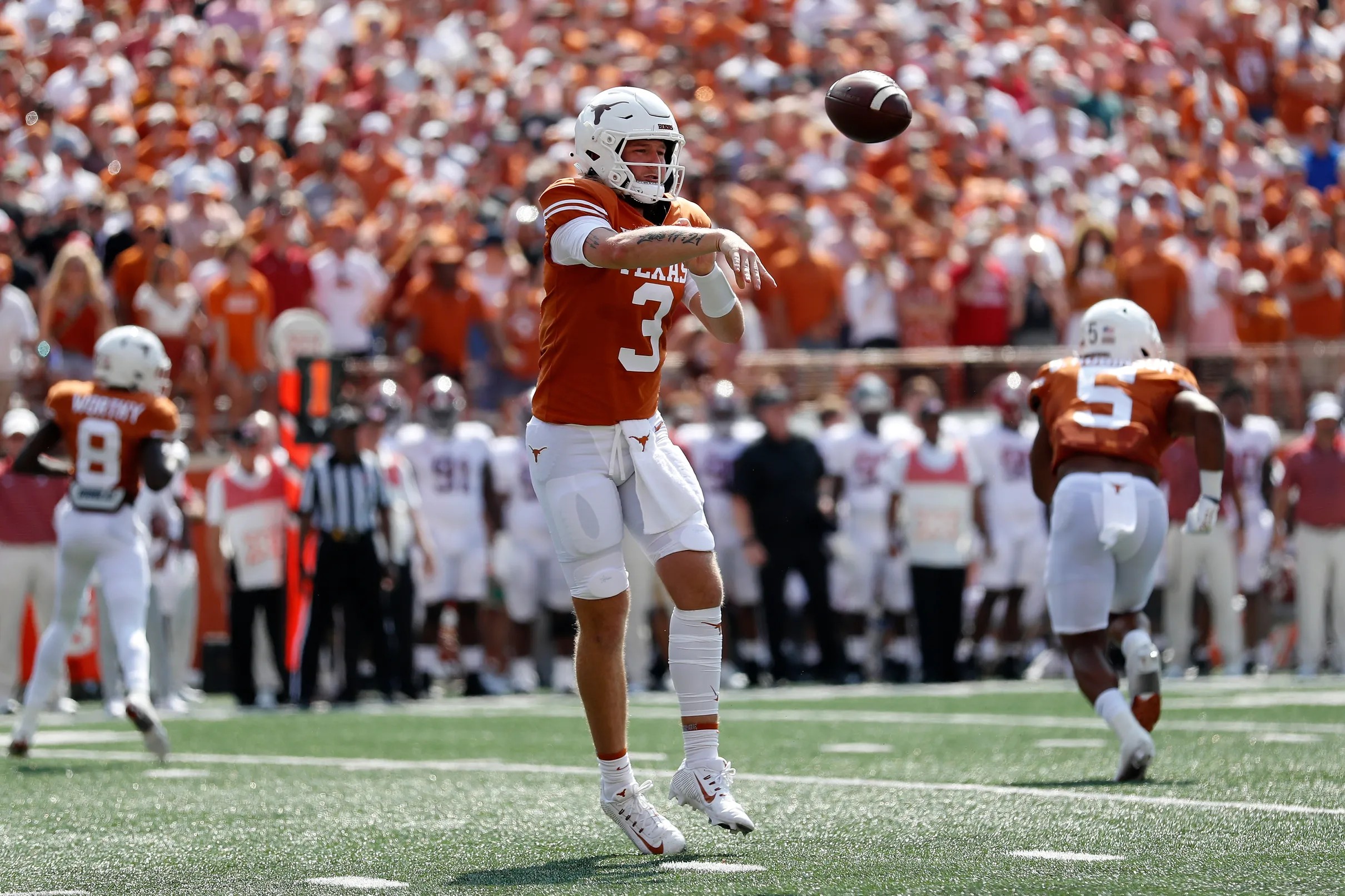 Report: Texas QB Quinn Ewers To Miss 4-6 Weeks With SC Sprain