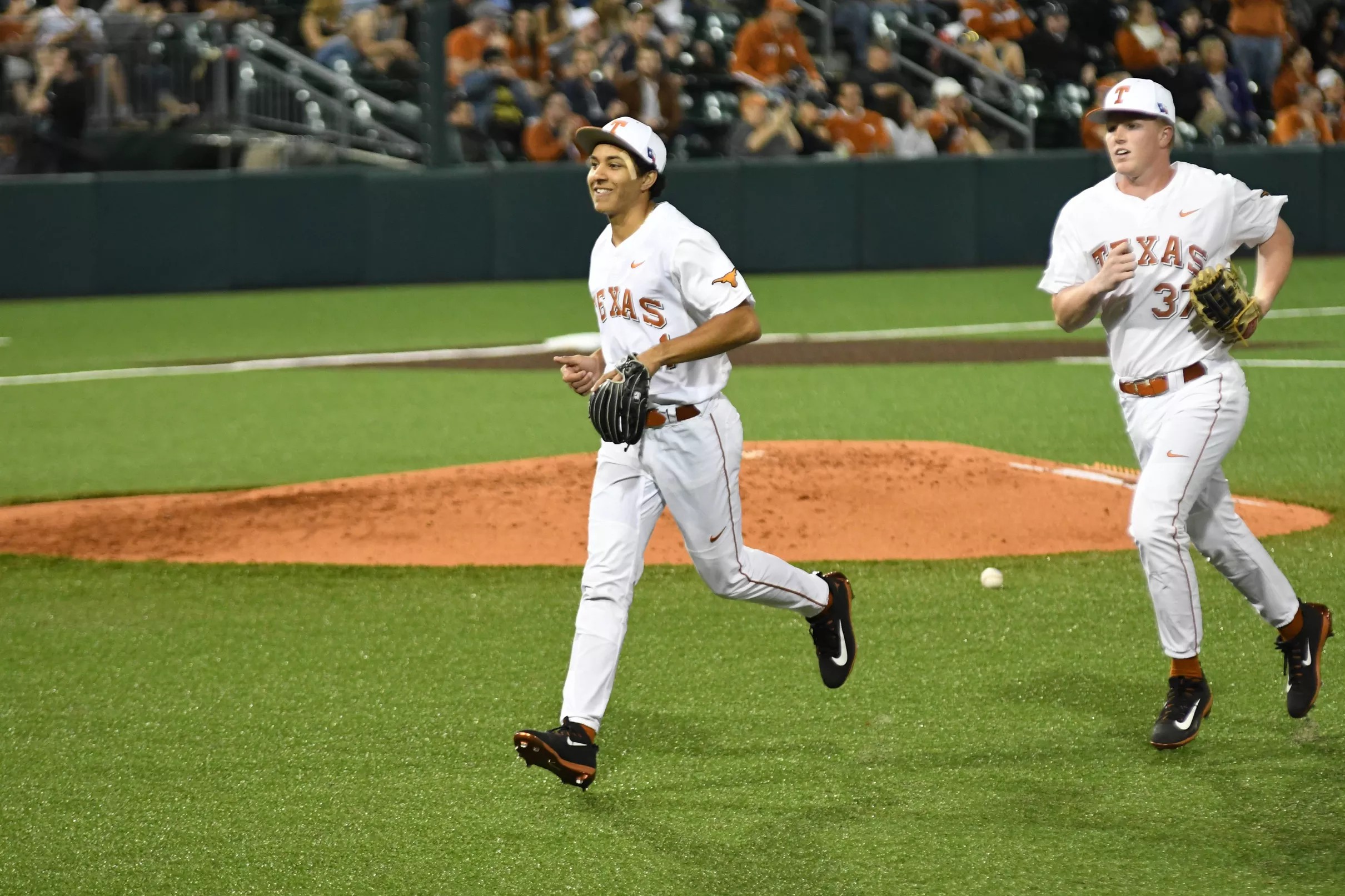 Texas Longhorns baseball scores massive 86 series opening victory over