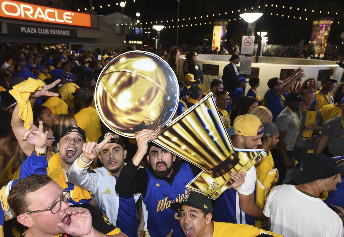 Oakland triumphant as parade set to celebrate NBA's Warriors