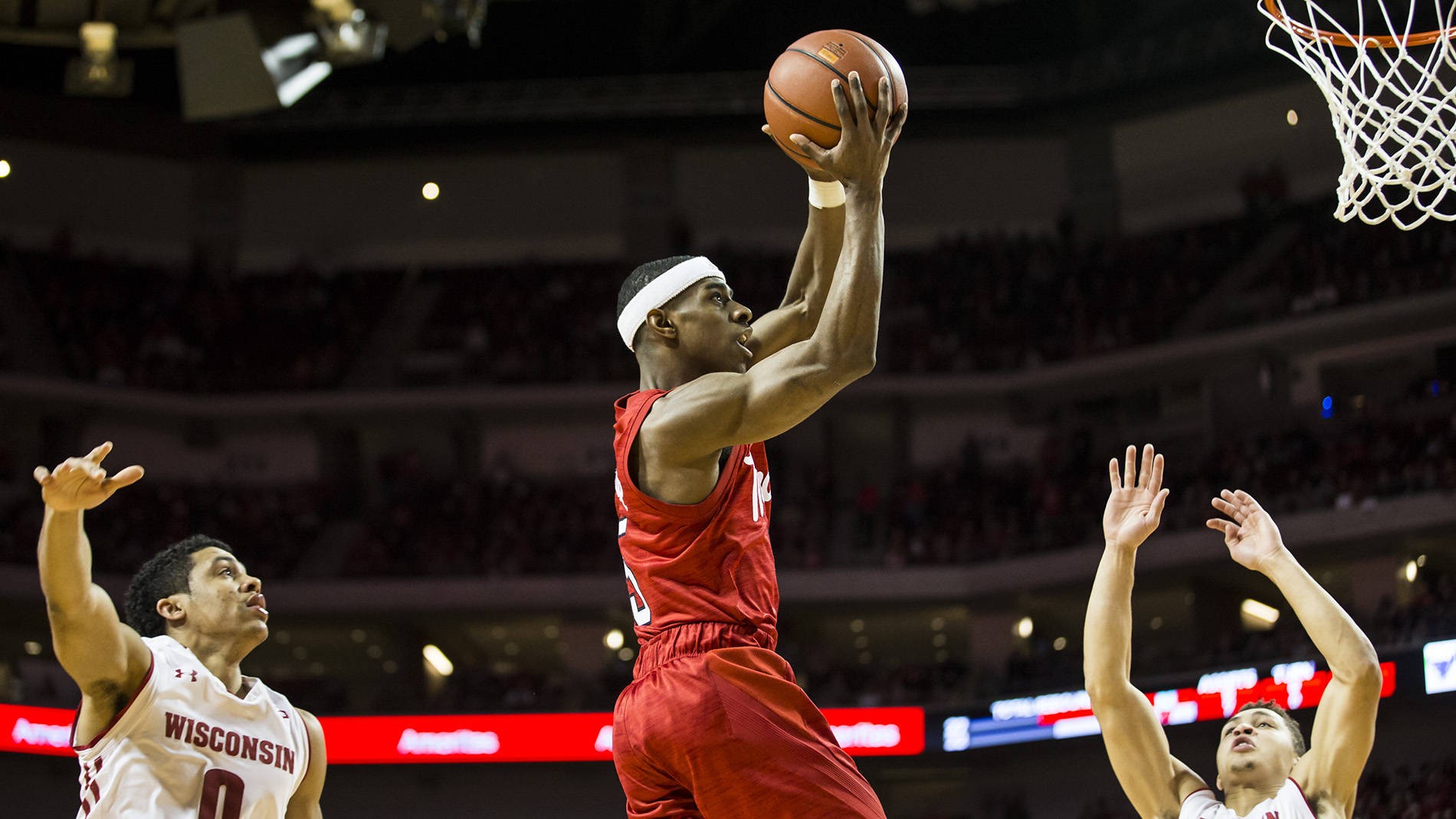 Huskers Look For Sweep Of Illini