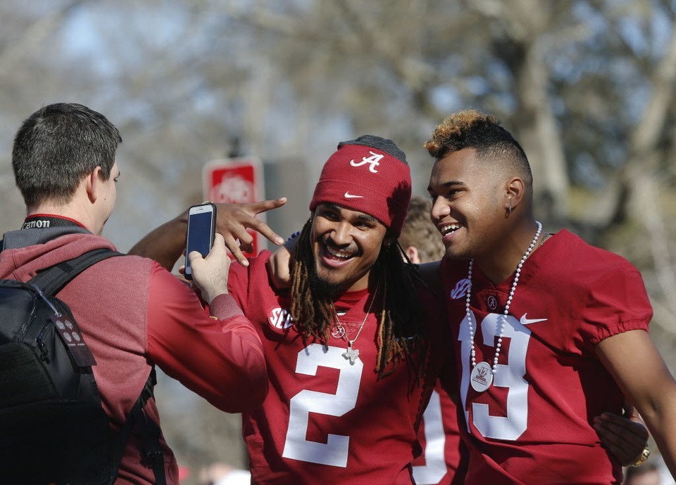 What makes this Alabama quarterback recruiting cycle different