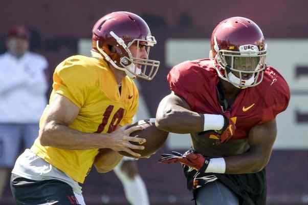 wolf-unique-players-giving-usc-offense-an-identity