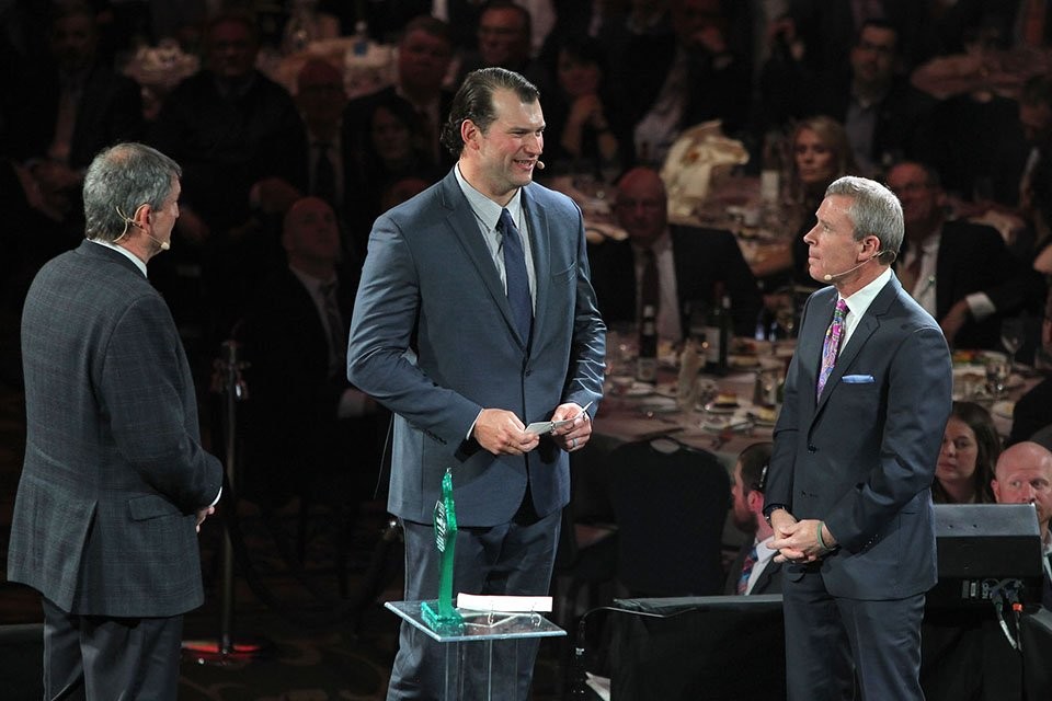 Joe Thomas honored for snap streak milestone at Greater Cleveland