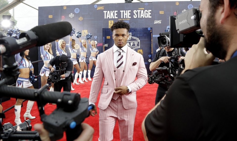 Kyler Murray sports pink pinstripe suit for NFL draft