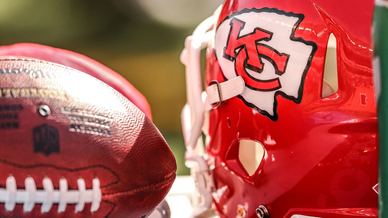 Ambassadors and Will Shields to Host Chiefs Legends Youth Football Camp