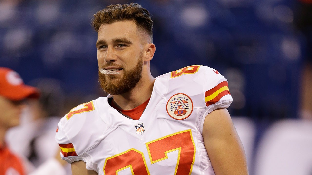 travis kelce cleats
