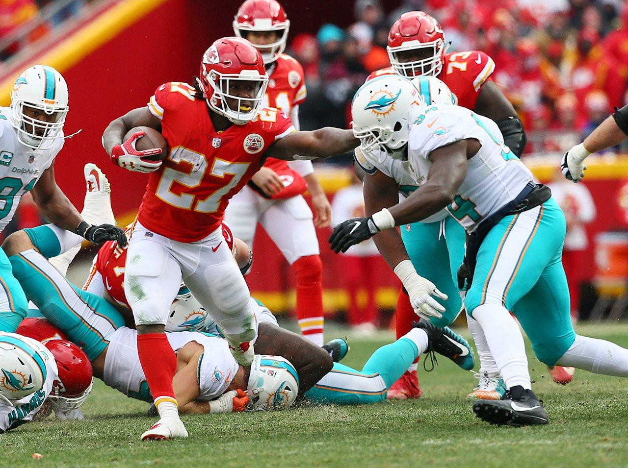 Chiefs Defeat Dolphins, 29-13, to Capture Second-Straight AFC West Title