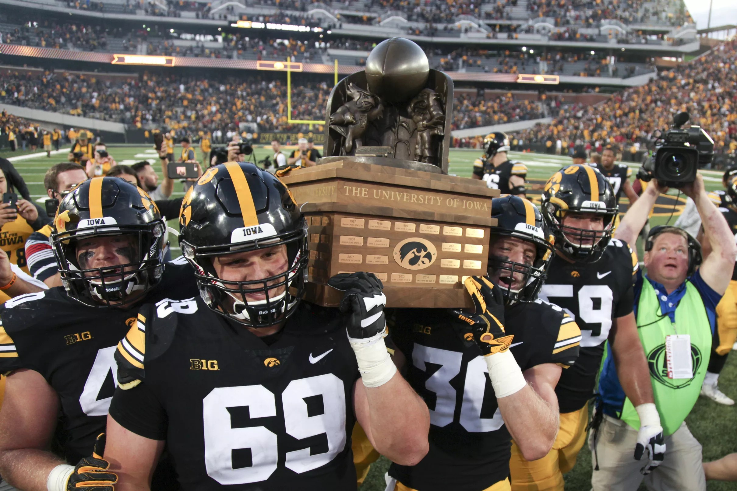 HAWKEYE FOOTBALL IOWA VS. IOWA STATE 1ST HALF GAME THREAD