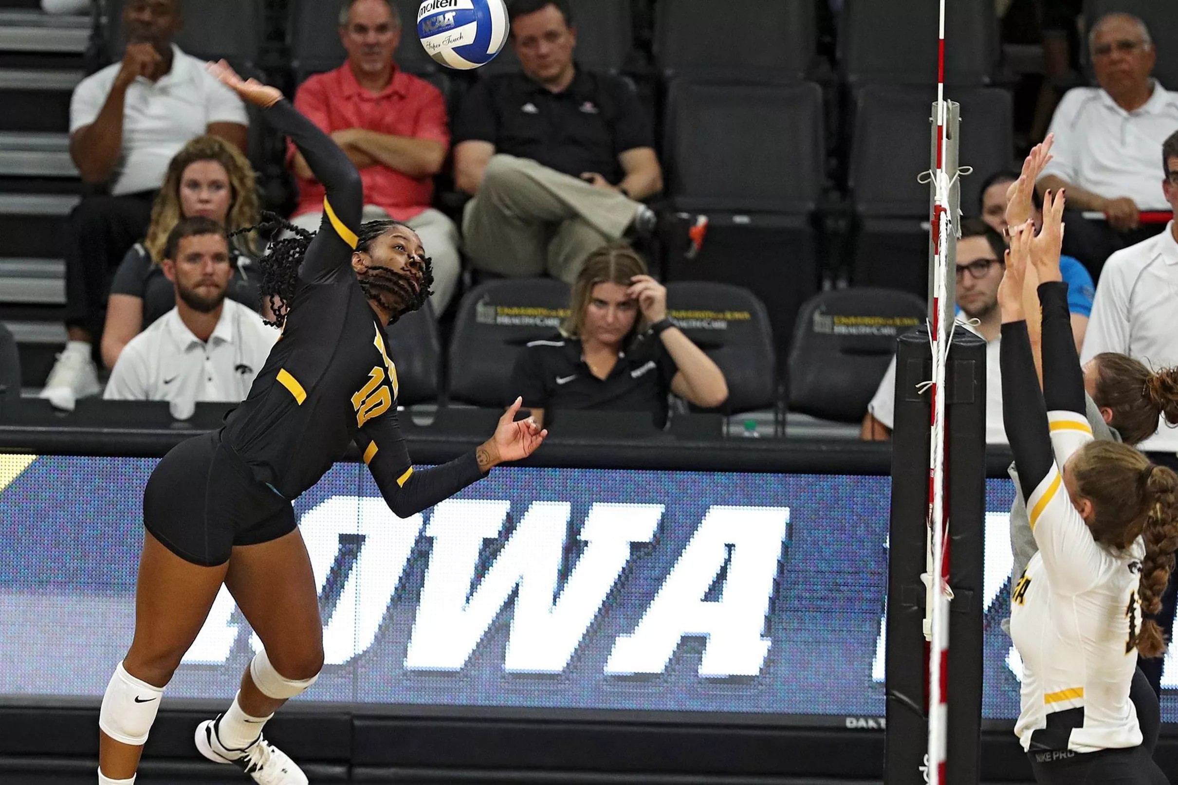 2019 Iowa Volleyball, Team Comes Up Aces In Week One