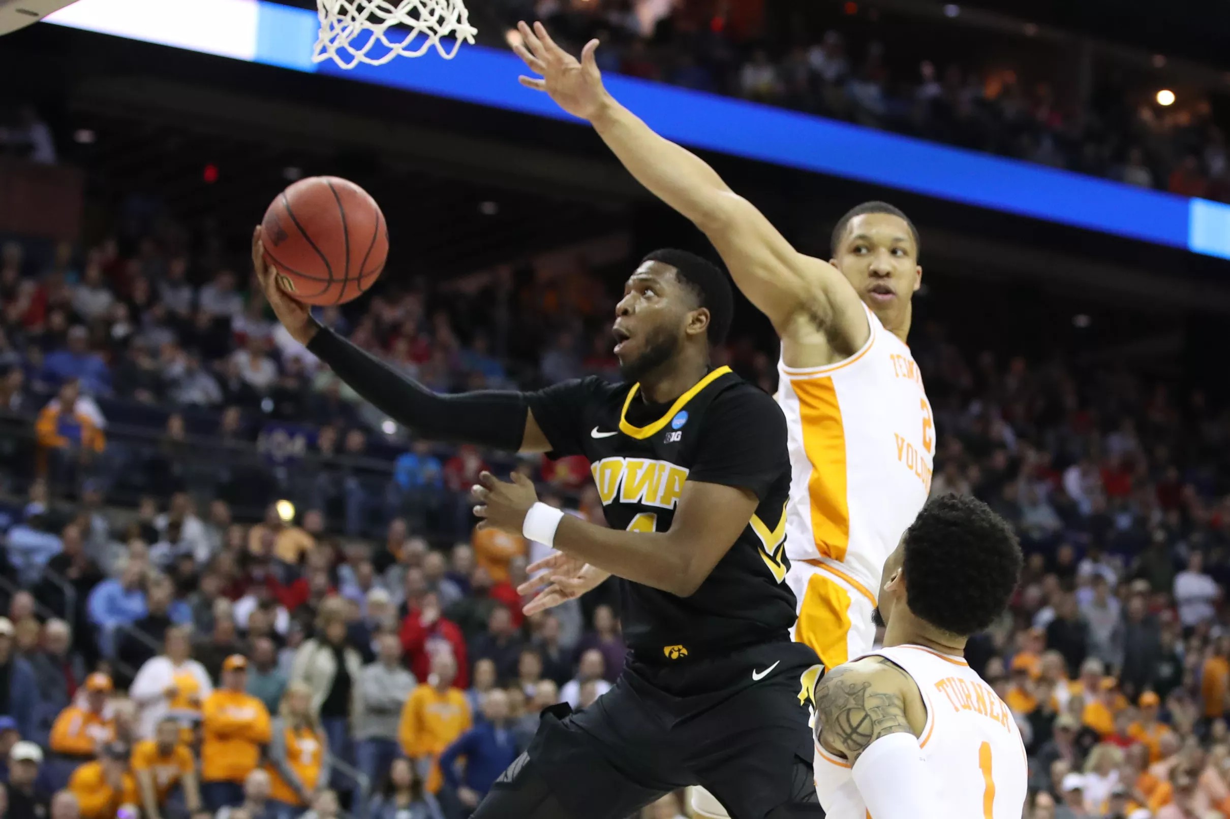 Isaiah Moss to transfer out of Iowa basketball