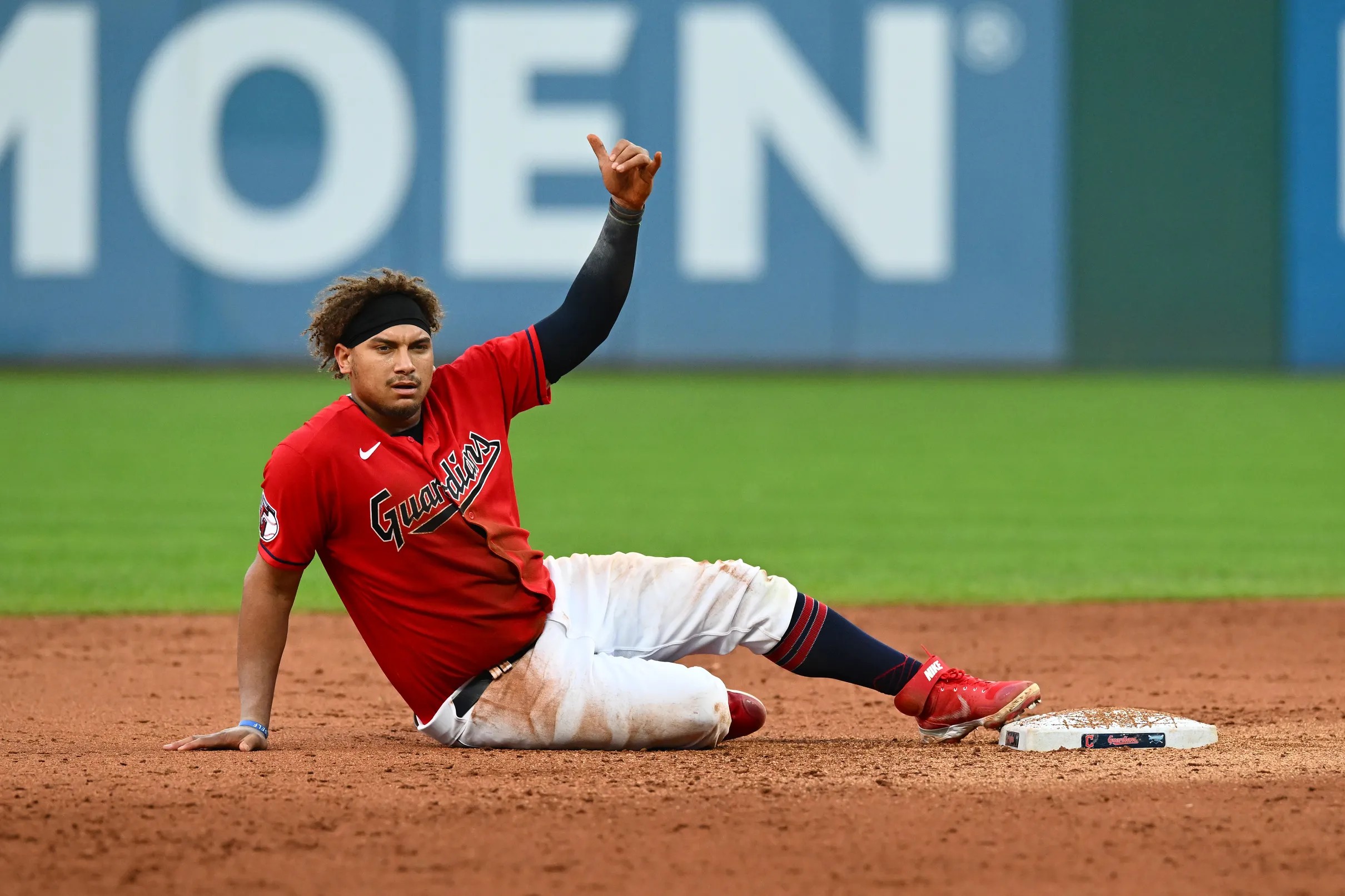 Guardians win Saturday night with pitching and defense