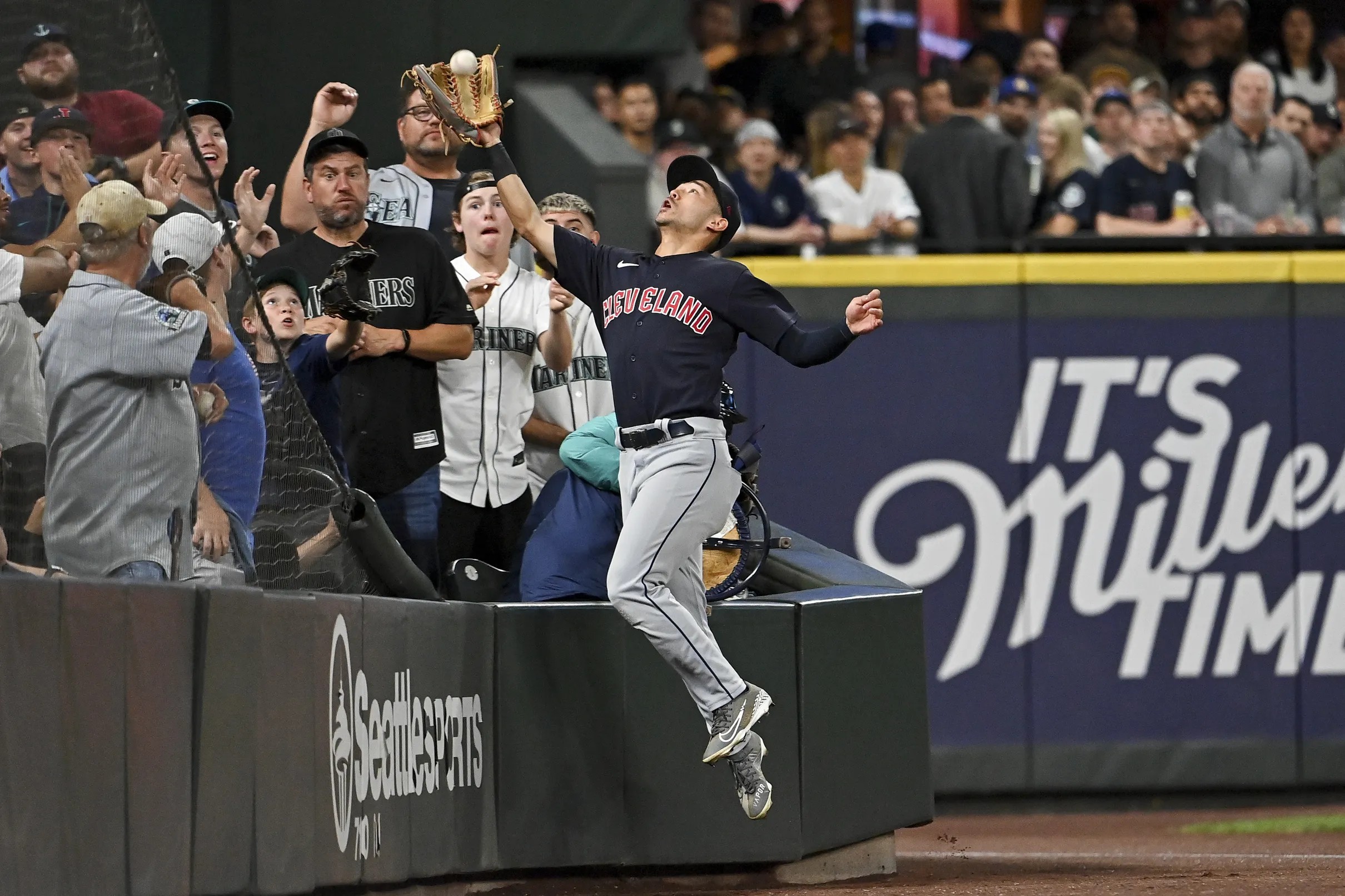 Myles Straw joked with Steven Kwan after crowdsurfing catch in Seattle