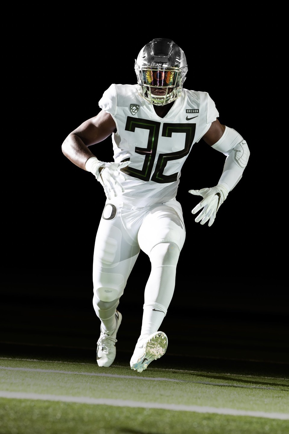 Oregon Ducks unveil new football uniforms (PHOTOS)