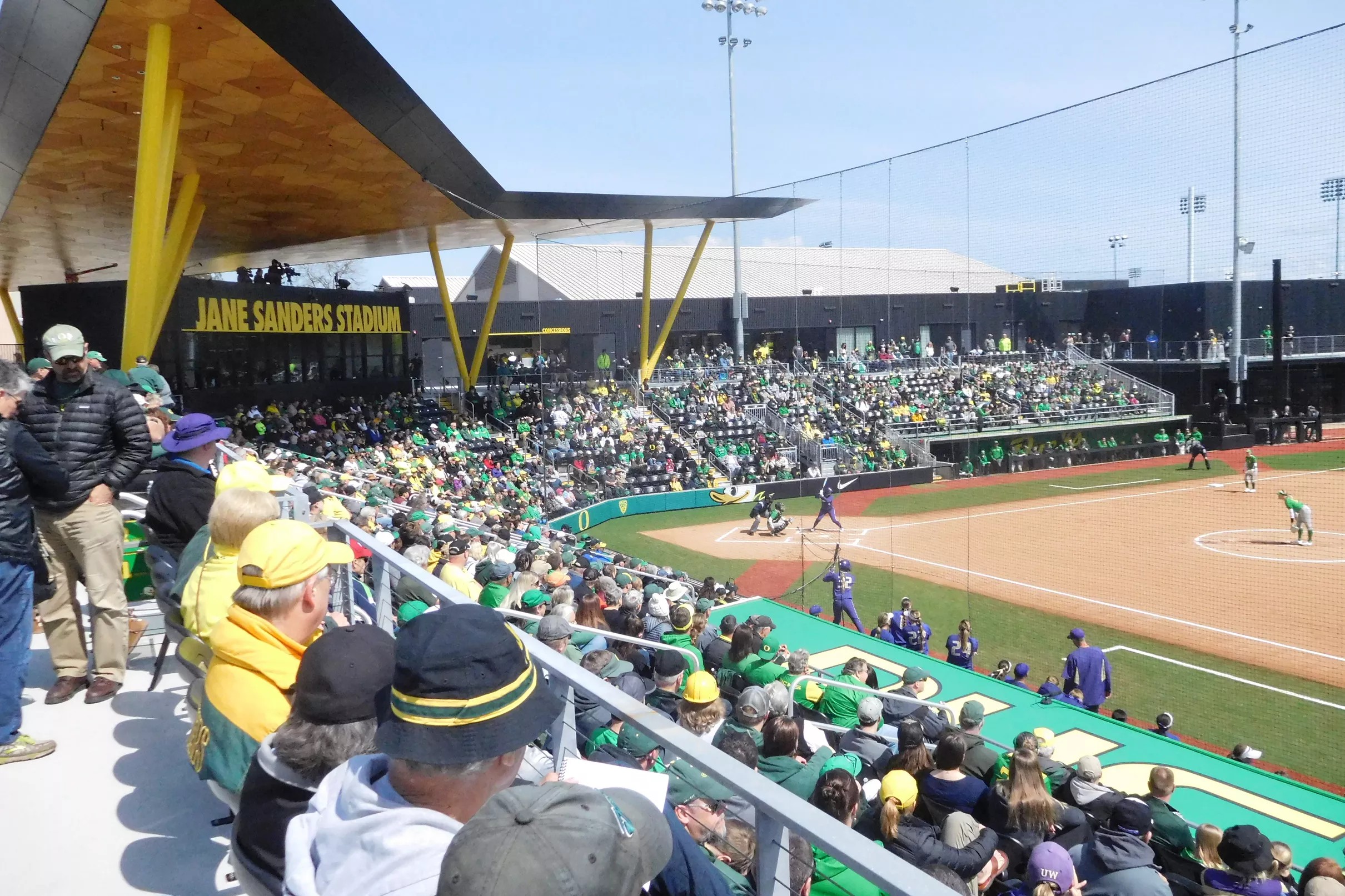 OREGON SOFTBALL HEADED BACK TO WOMEN’S COLLEGE WORLD SERIES