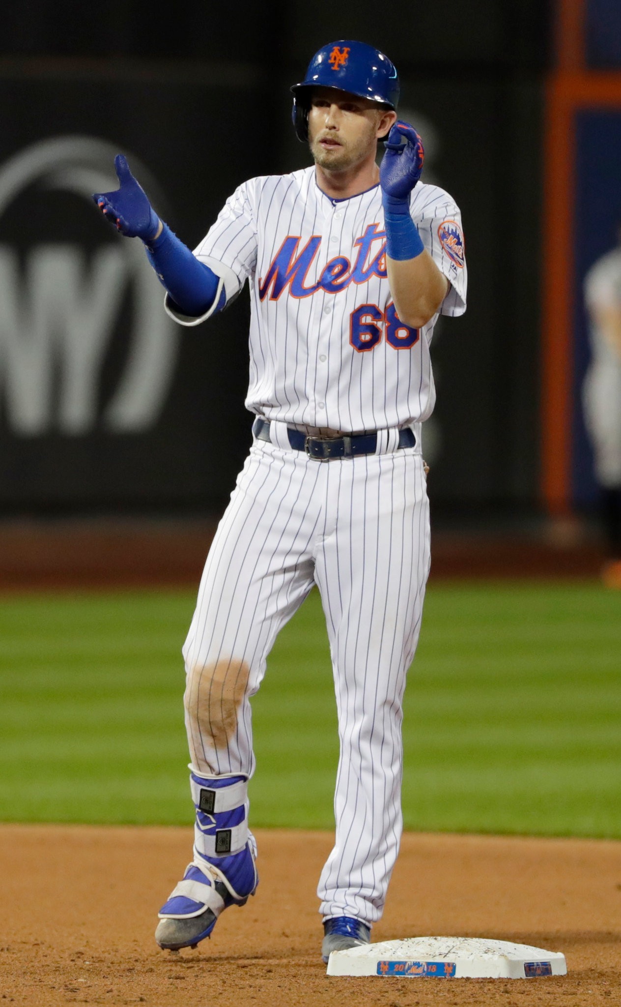 Jeff McNeil Lifts Mets With Four Hits in Win Over Giants