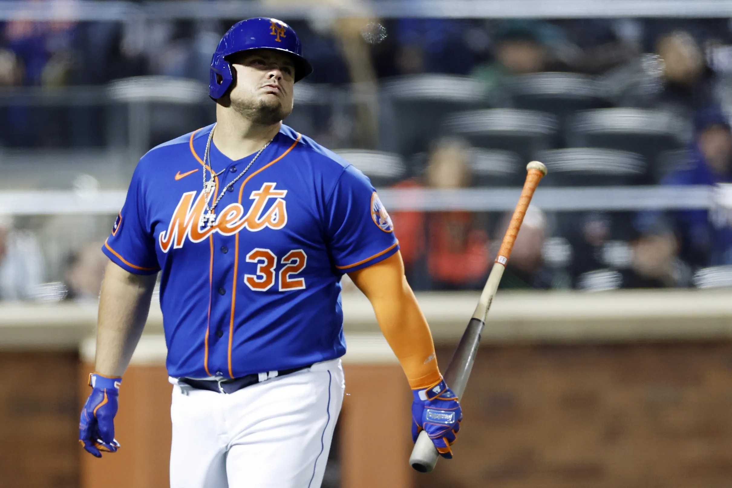 What should the Mets do with Daniel Vogelbach in 2023?