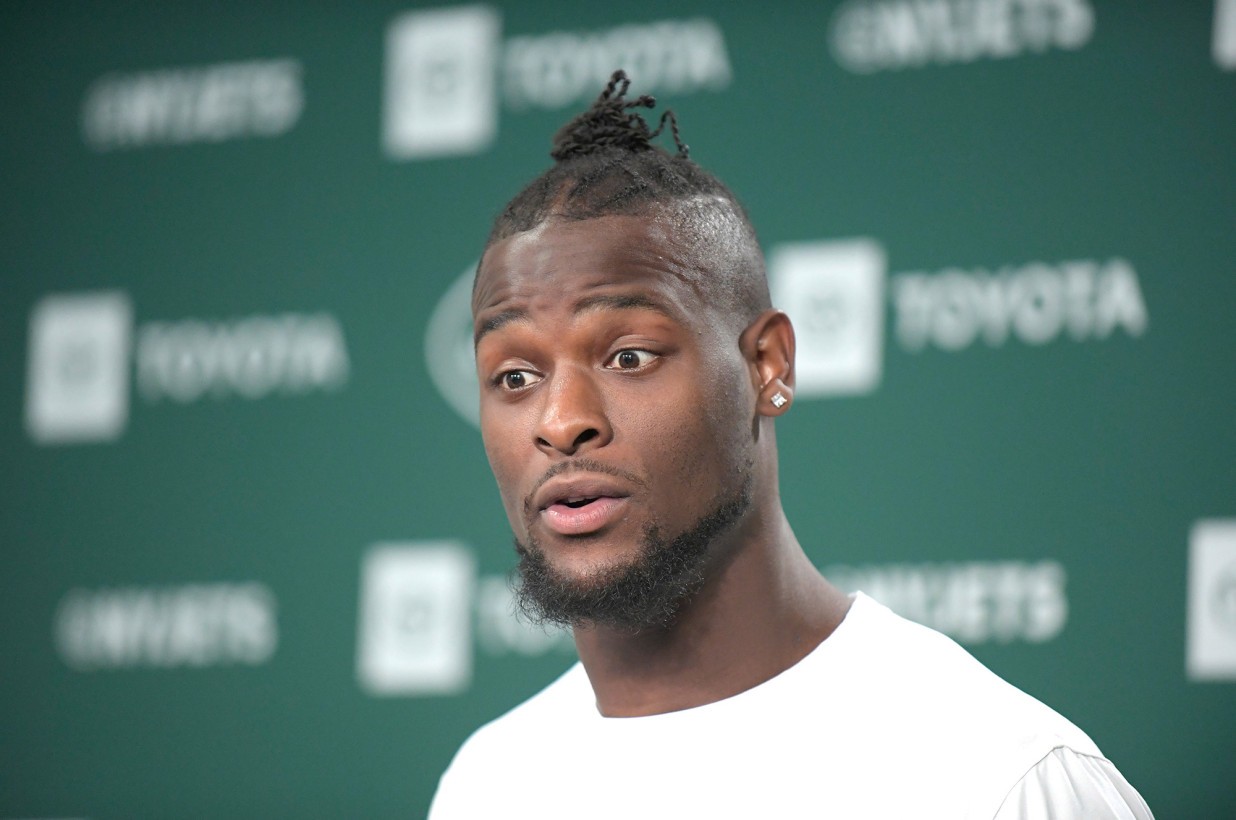 LeVeon Bell Left Suspected Jewelry Thieves Nude In Bed 