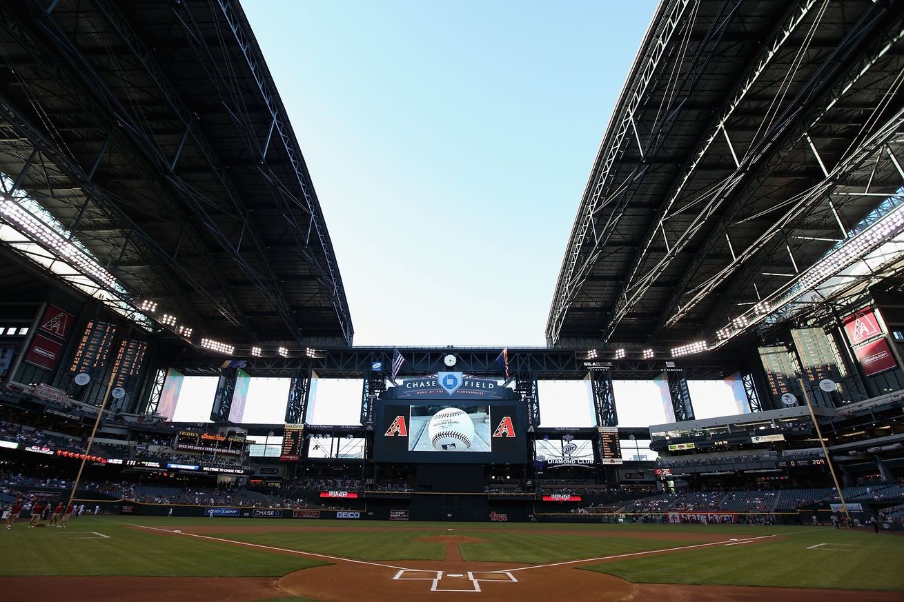 How the Chase Field roof affects the game