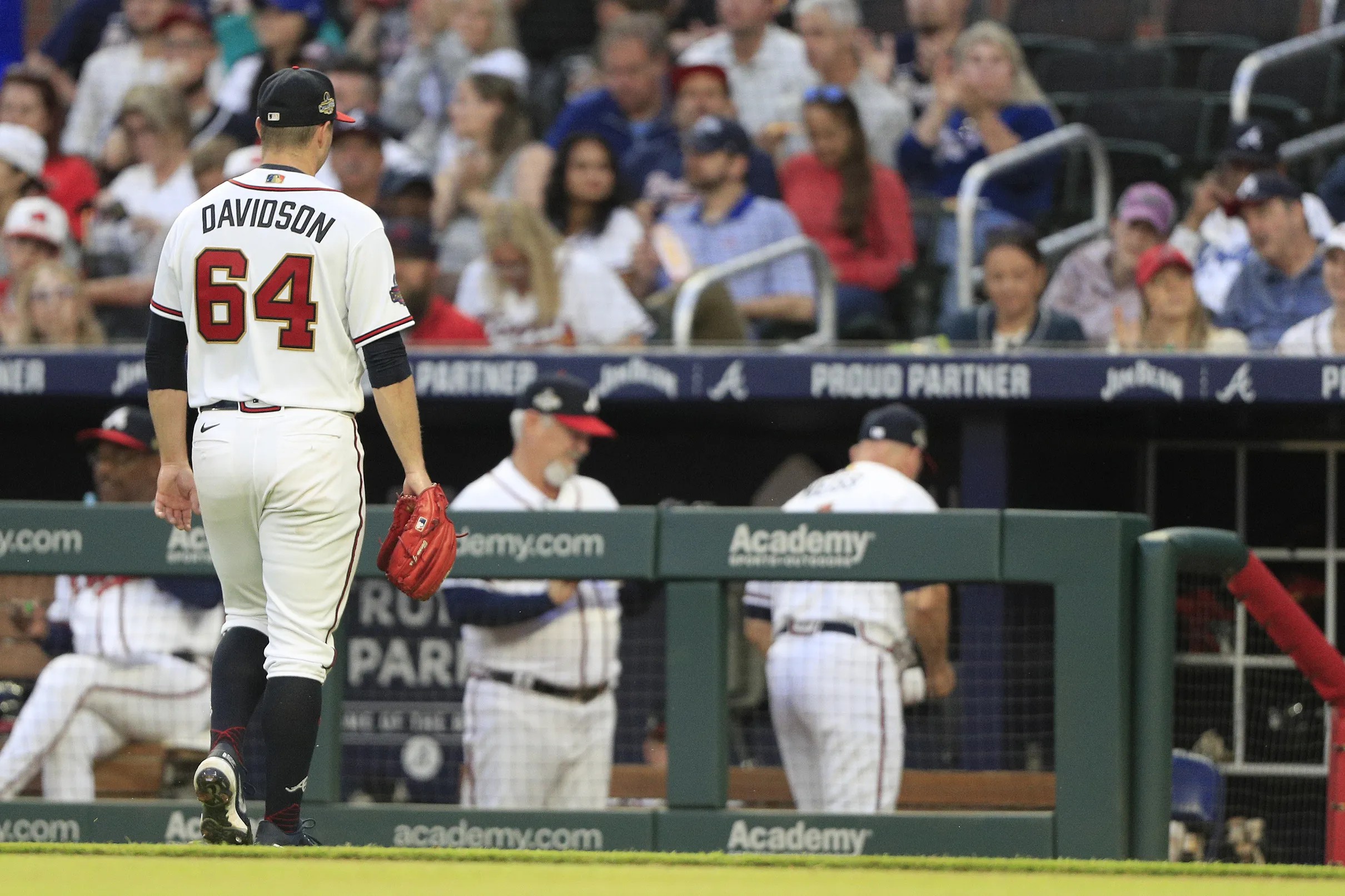 Braves select RHP Jesus Cruz, option Tucker Davidson