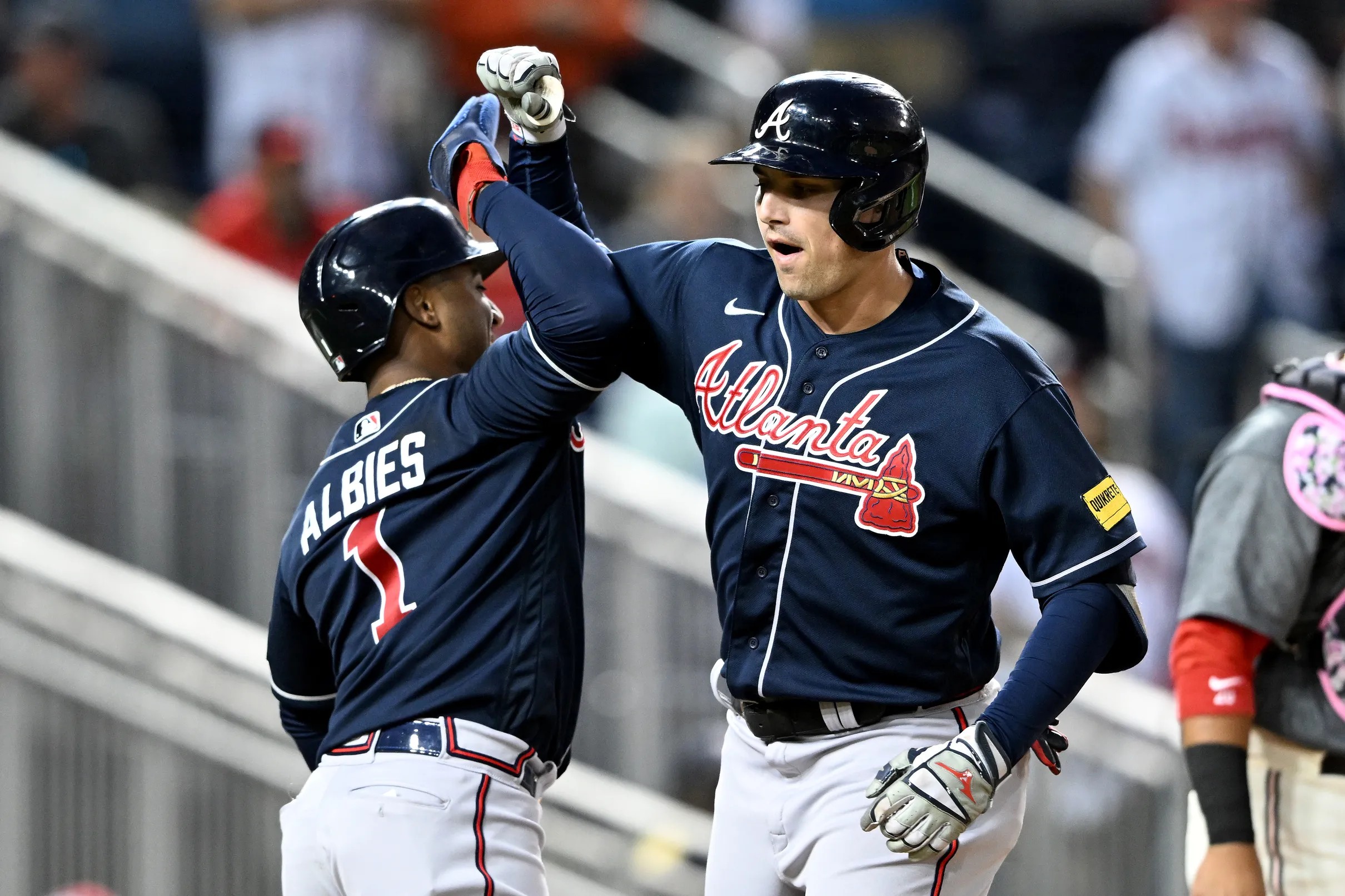 Ozzie Albies powers Braves past Brewers