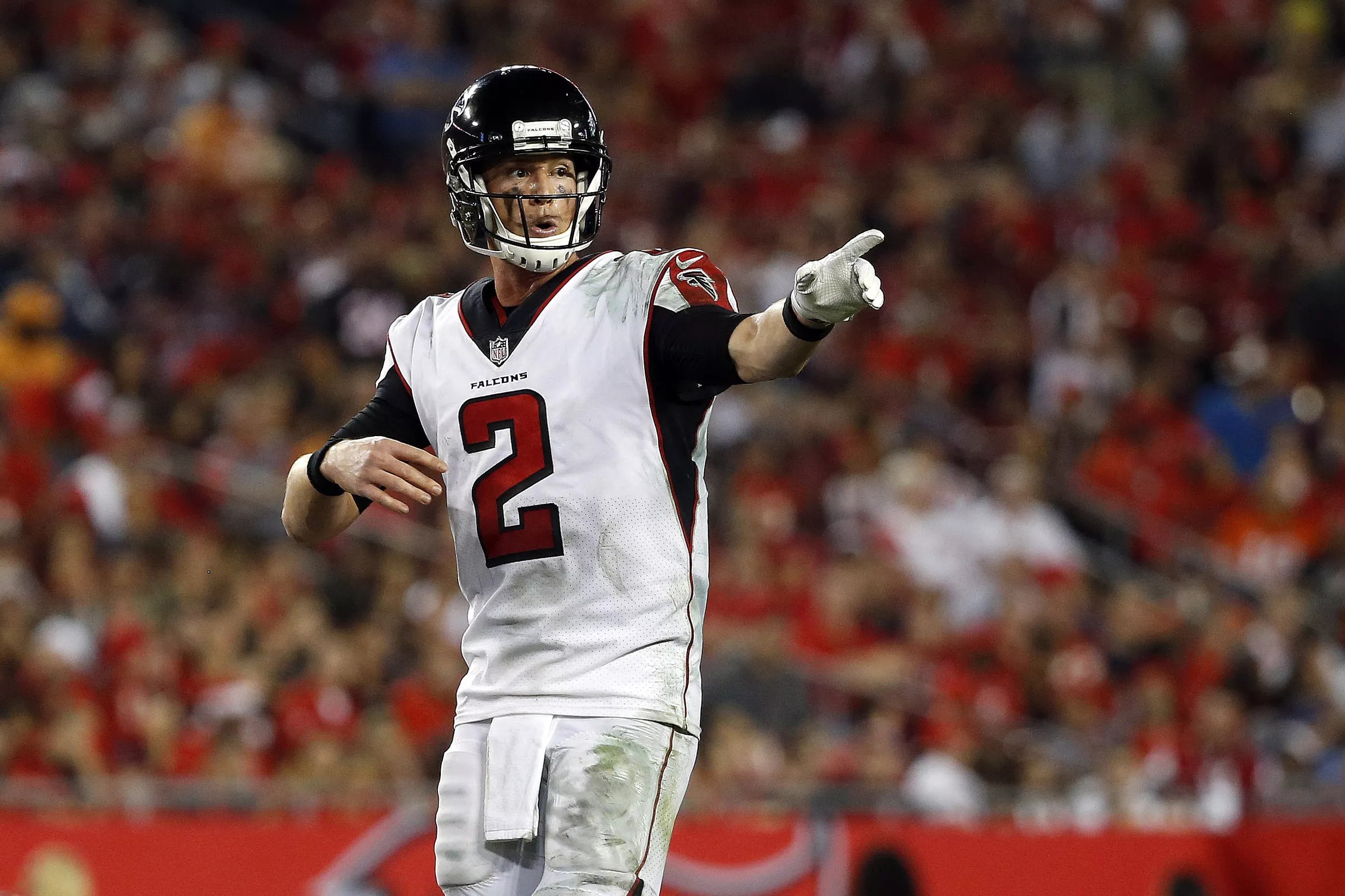 Atlanta Falcons QB Matt Ryan shows love for his teammates during the